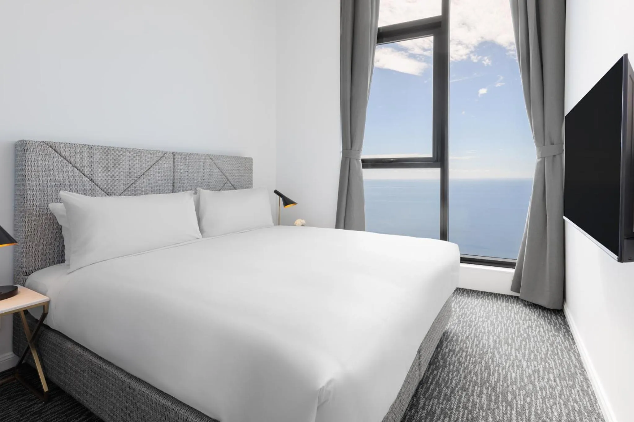 Bed in Meriton Suites Surfers Paradise