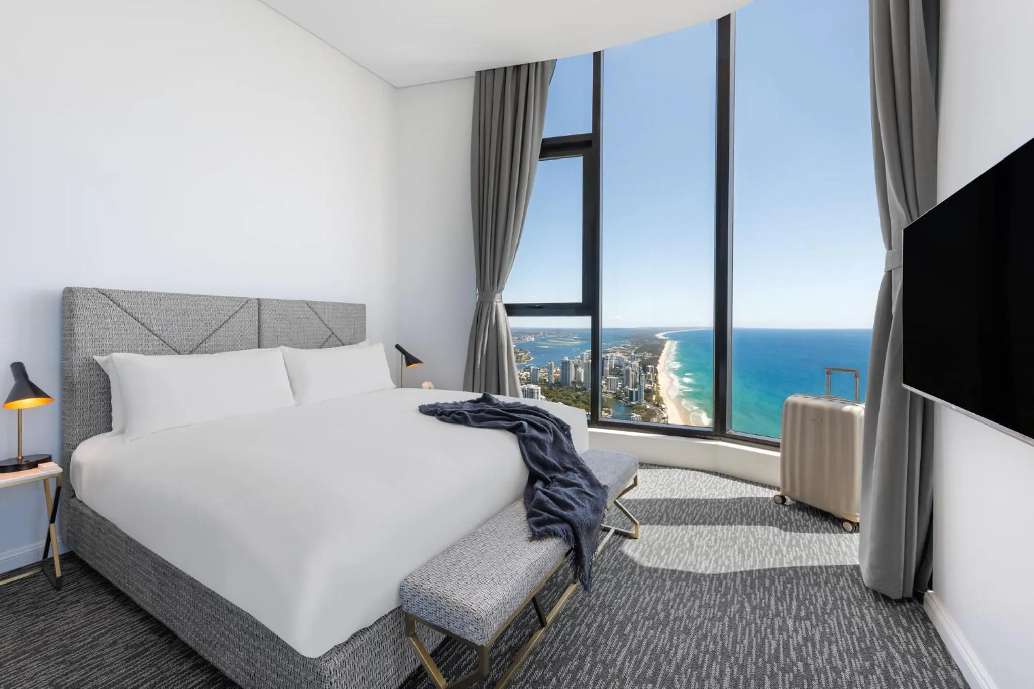 Bed in Meriton Suites Surfers Paradise