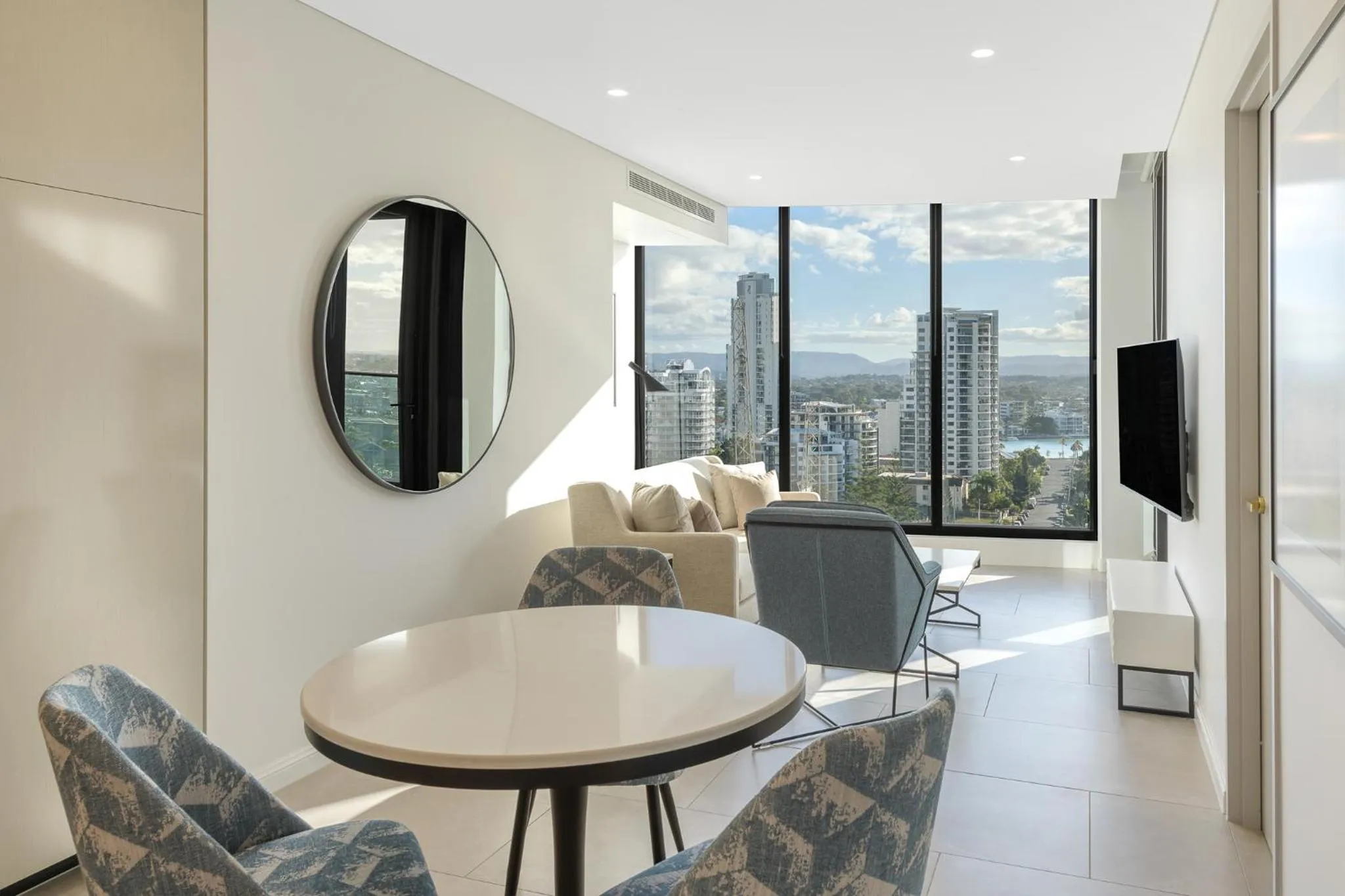 TV and multimedia in Meriton Suites Surfers Paradise