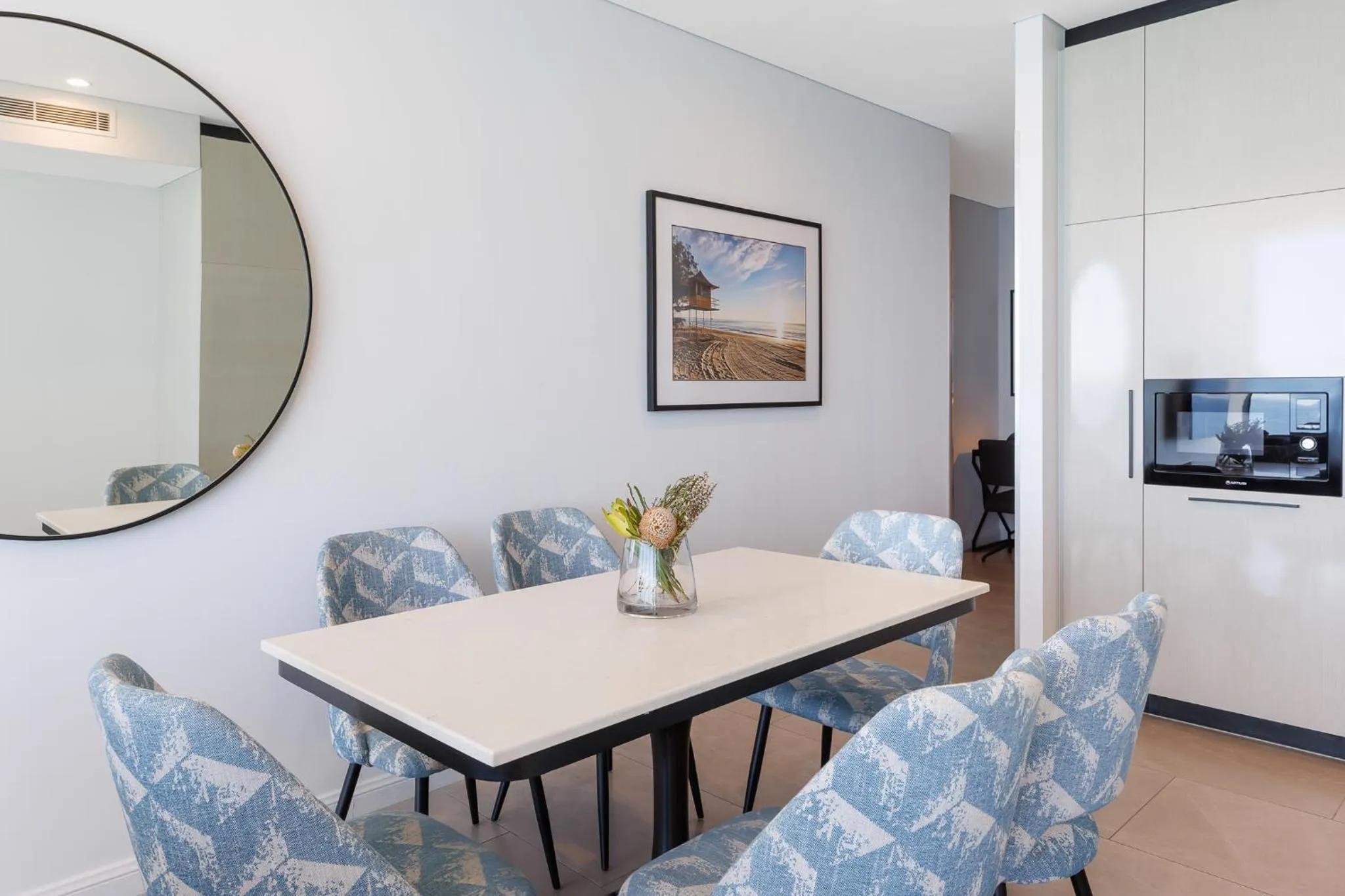 Dining area in Meriton Suites Surfers Paradise