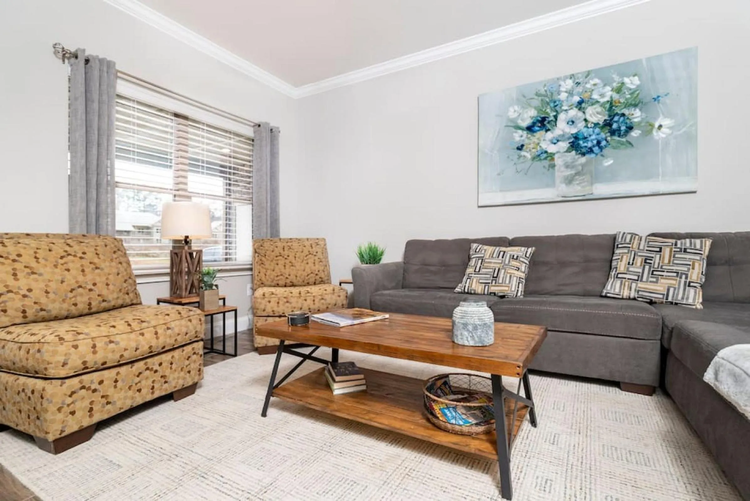 Living room in Gorgeous Cades Cove Condo with Community Pool