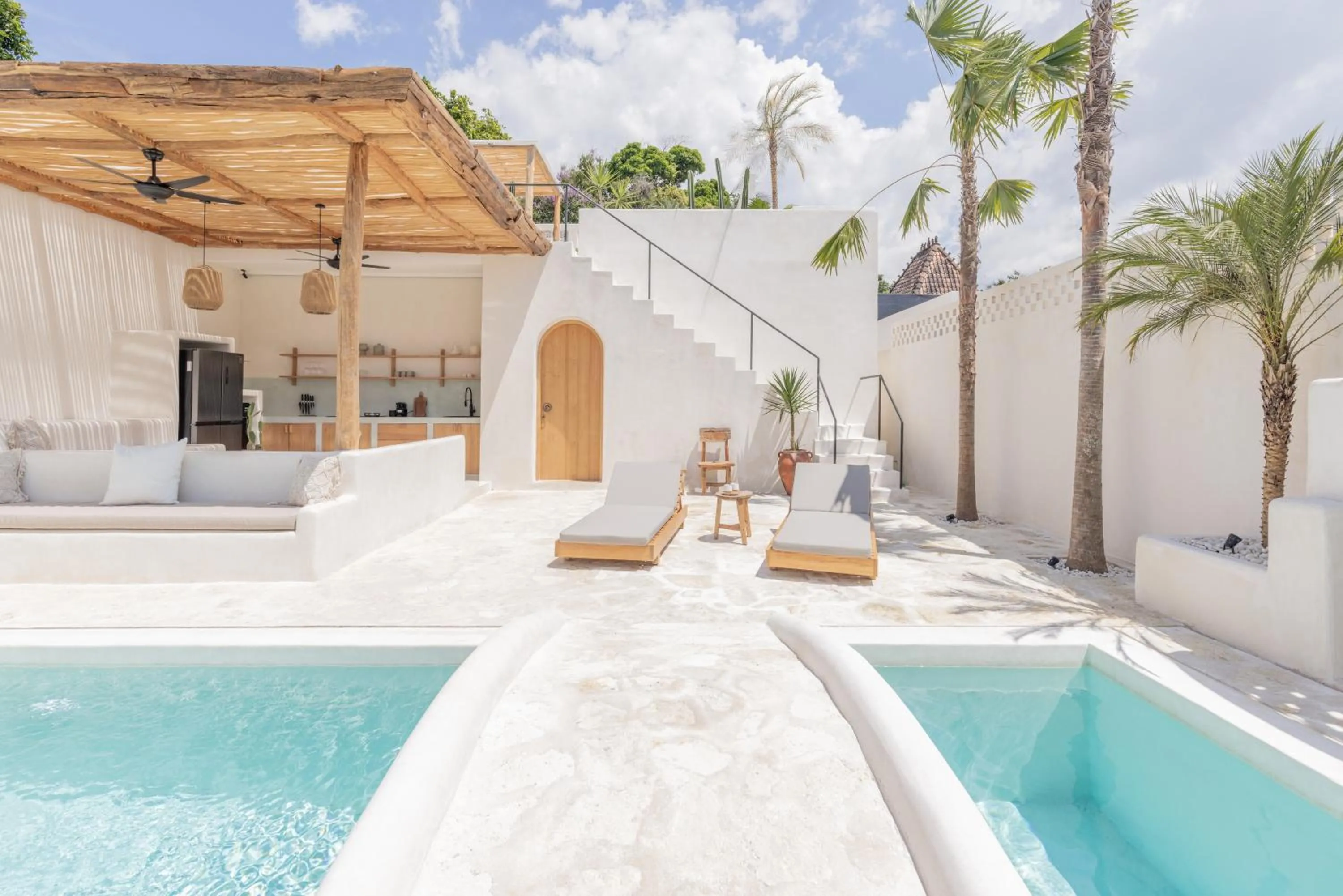 Swimming pool in YUCCA villas