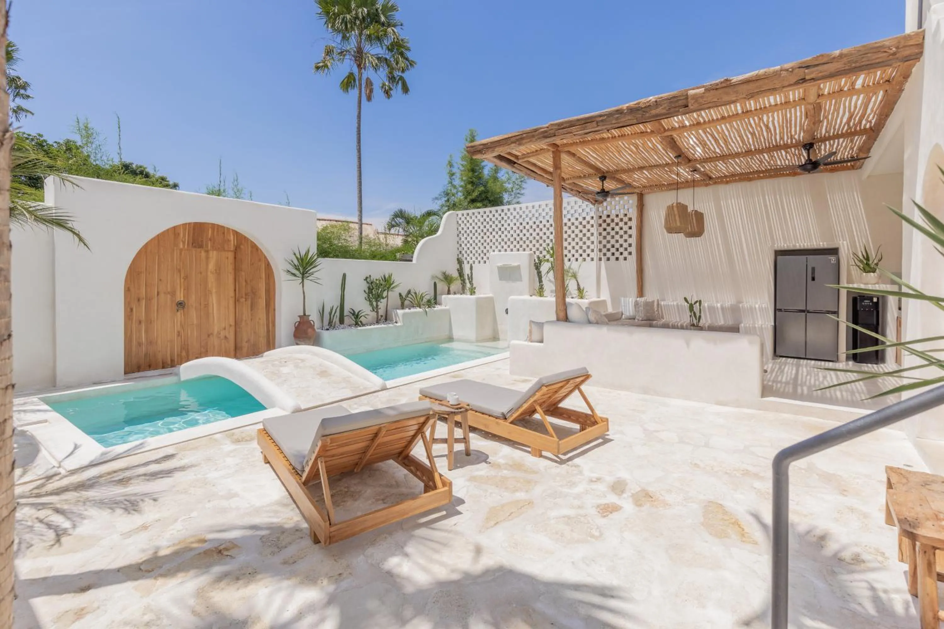 Swimming pool in YUCCA villas