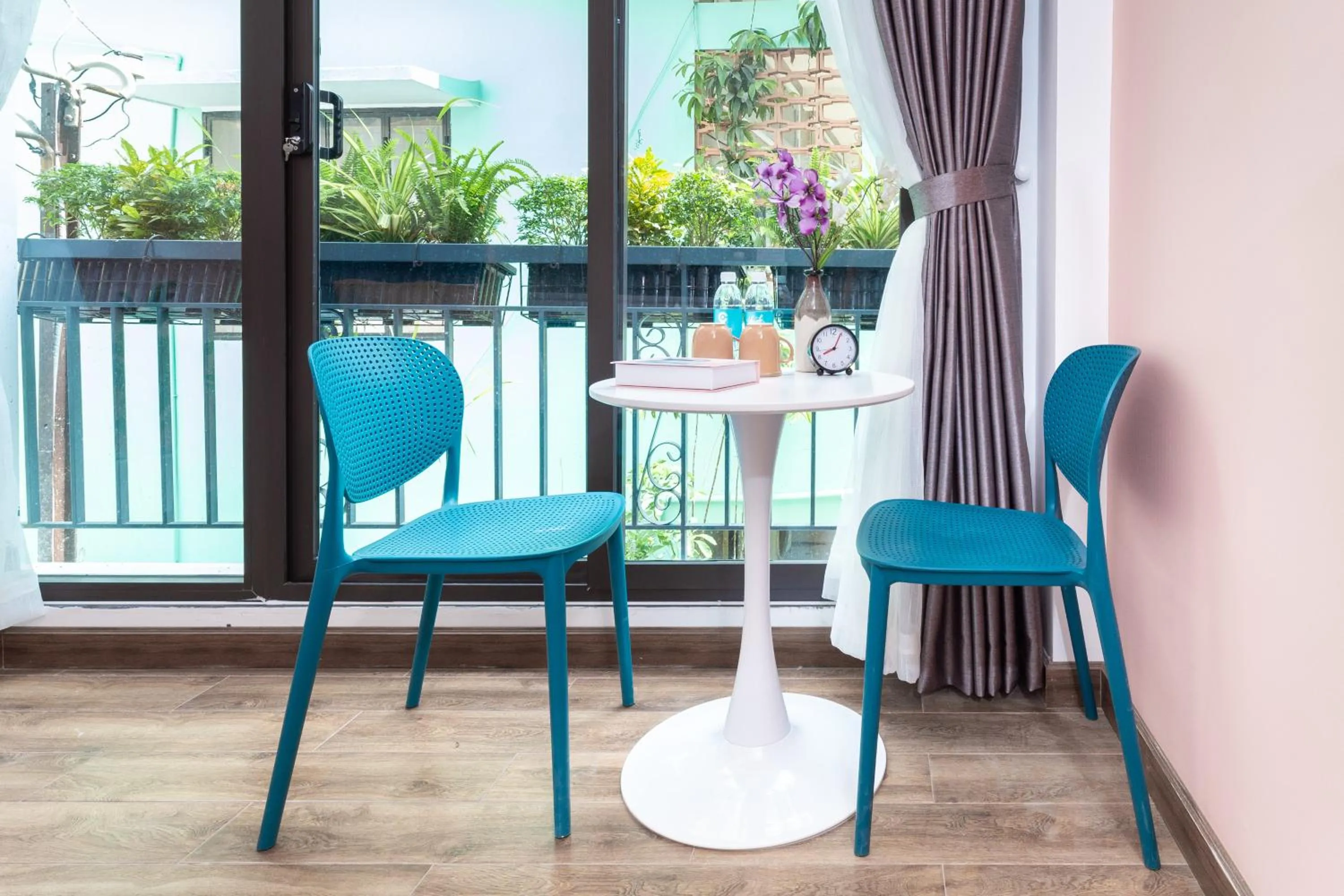 Dining area in Cozrum Homes Greena House
