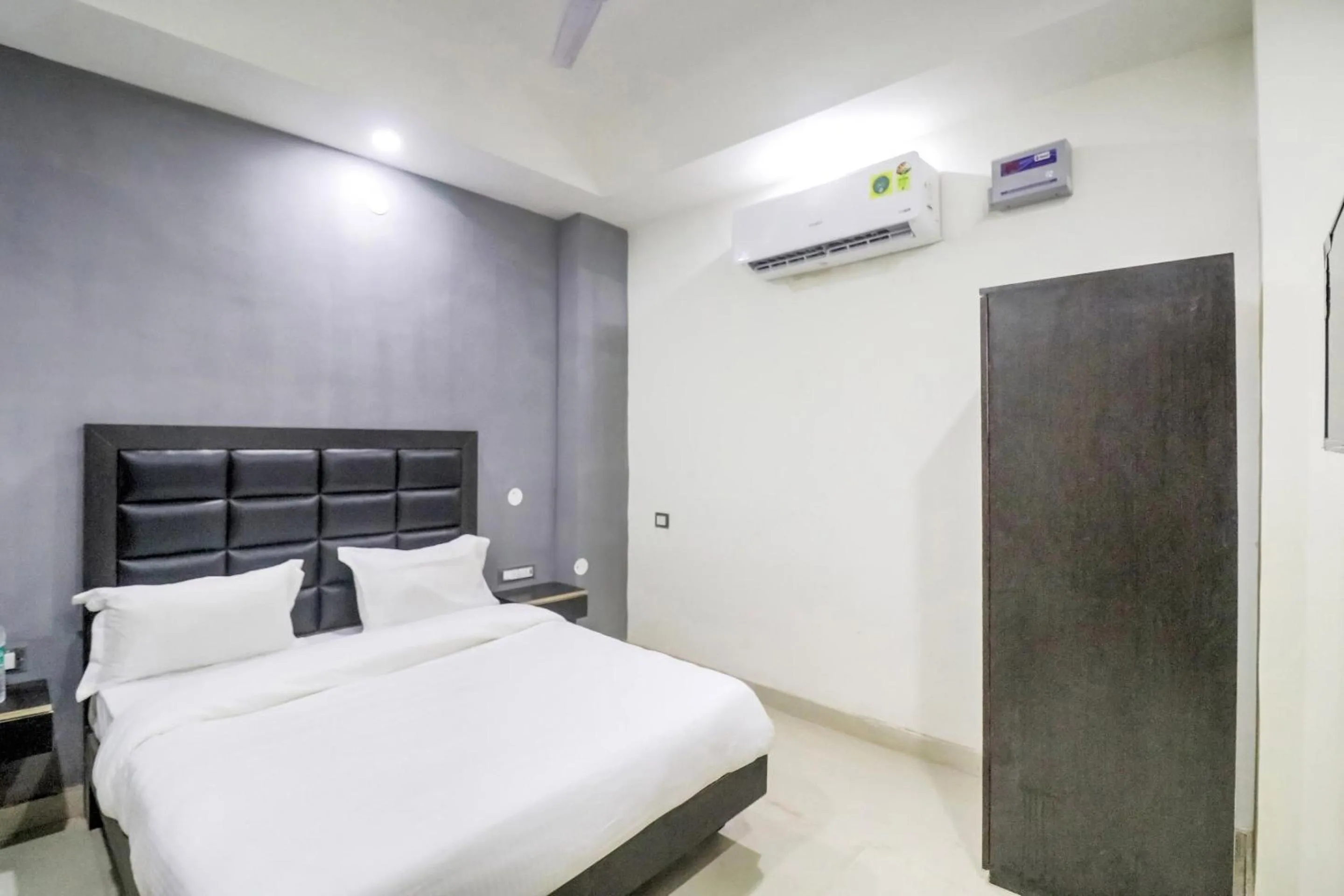 Bedroom, Bed in Collection O Mahavir Enclave Near Dashrath Puri Metro Station