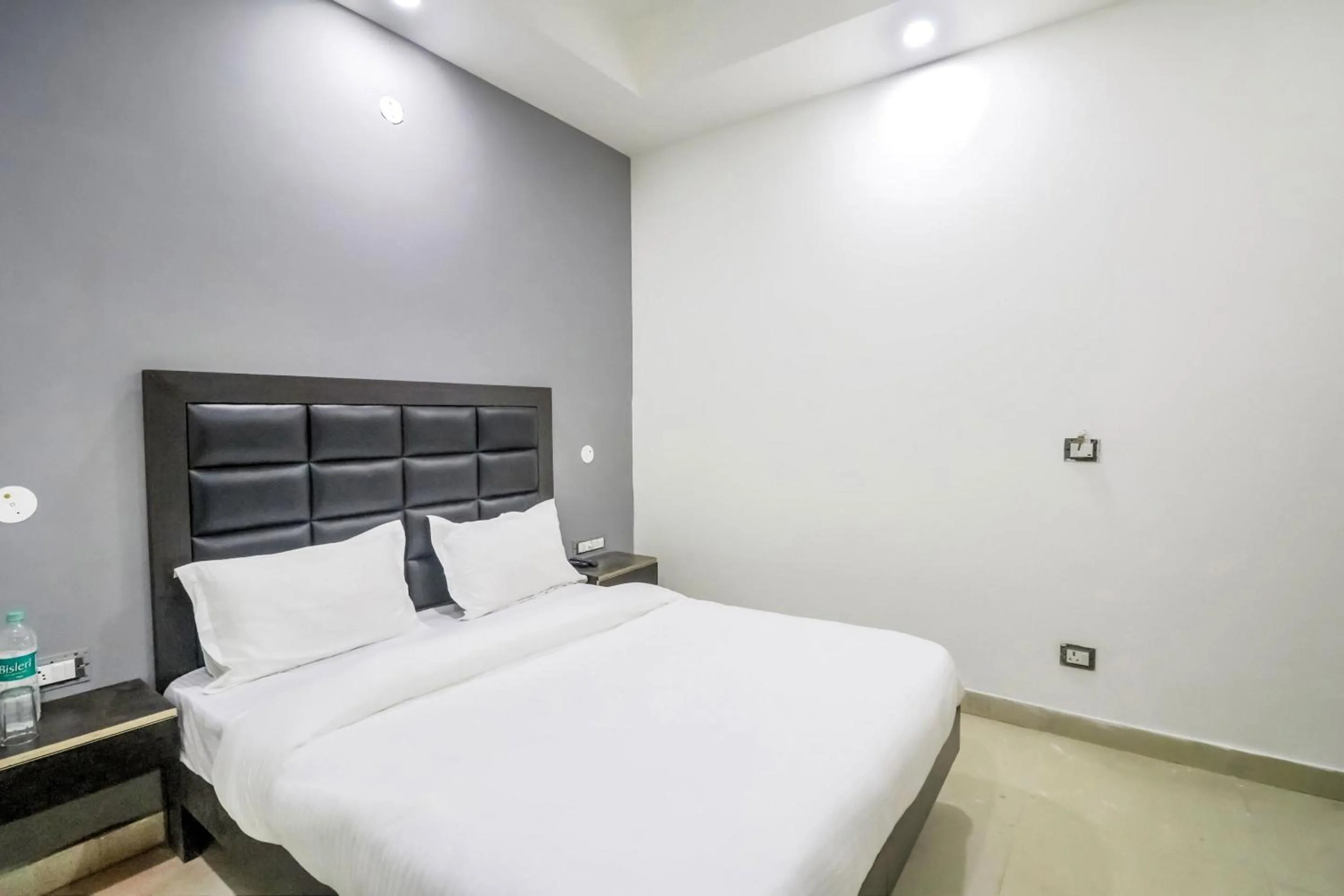 Bedroom, Bed in Collection O Mahavir Enclave Near Dashrath Puri Metro Station