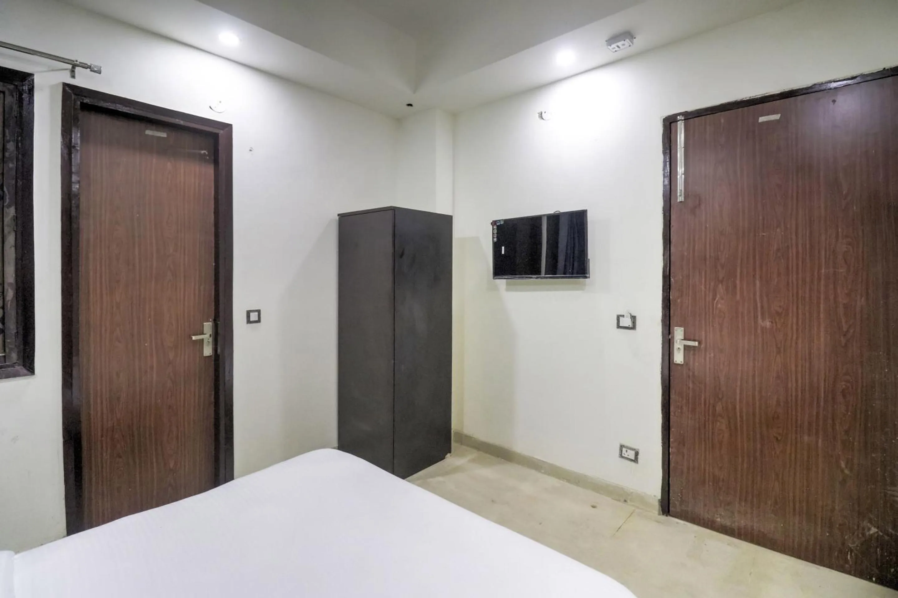 Bedroom, Bed in Collection O Mahavir Enclave Near Dashrath Puri Metro Station