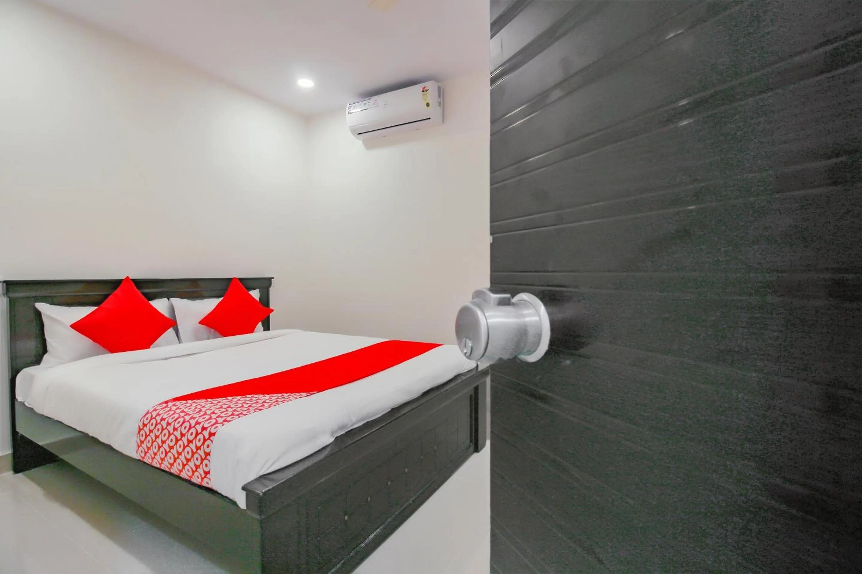 Bedroom, Bed in SPOT ON Pnd Complex