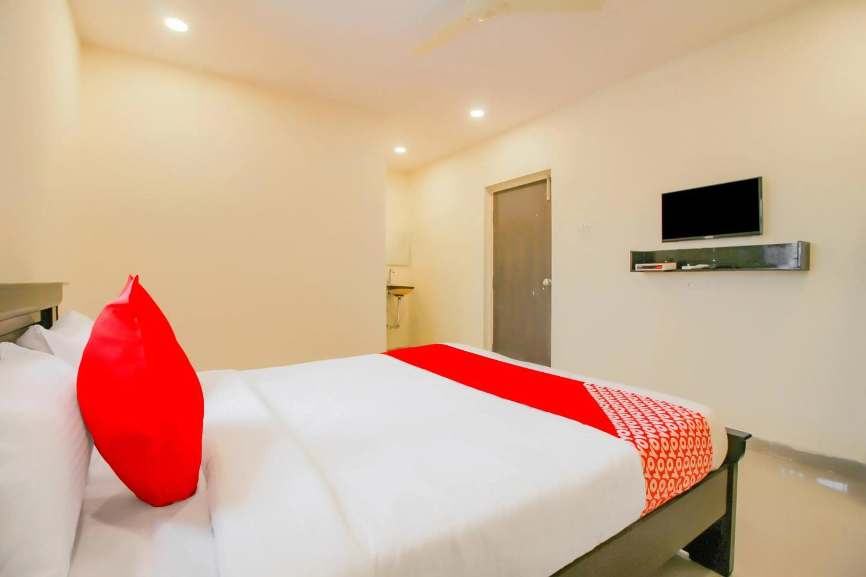 Bedroom, Bed in SPOT ON Pnd Complex