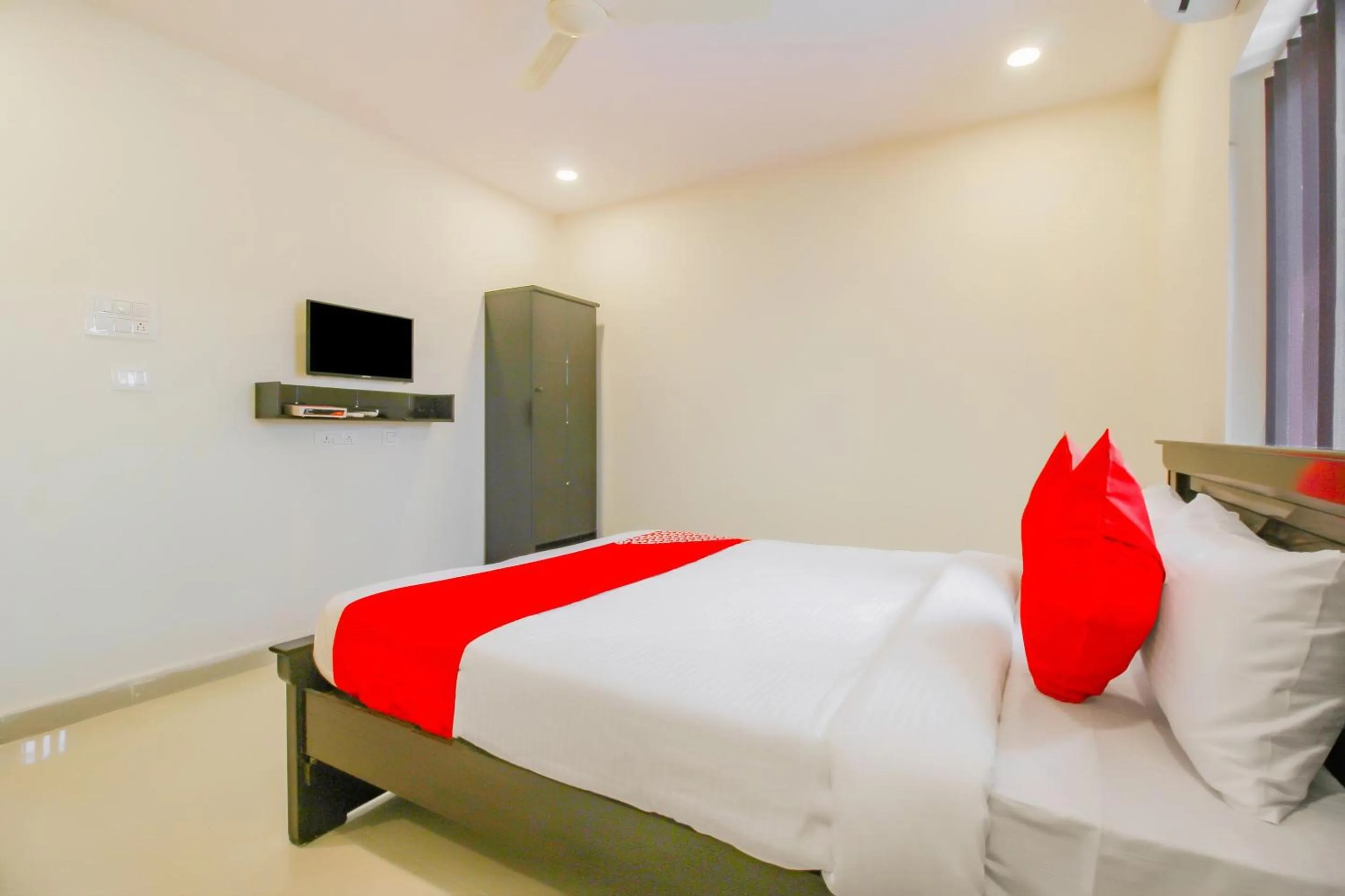 Bedroom, Bed in SPOT ON Pnd Complex