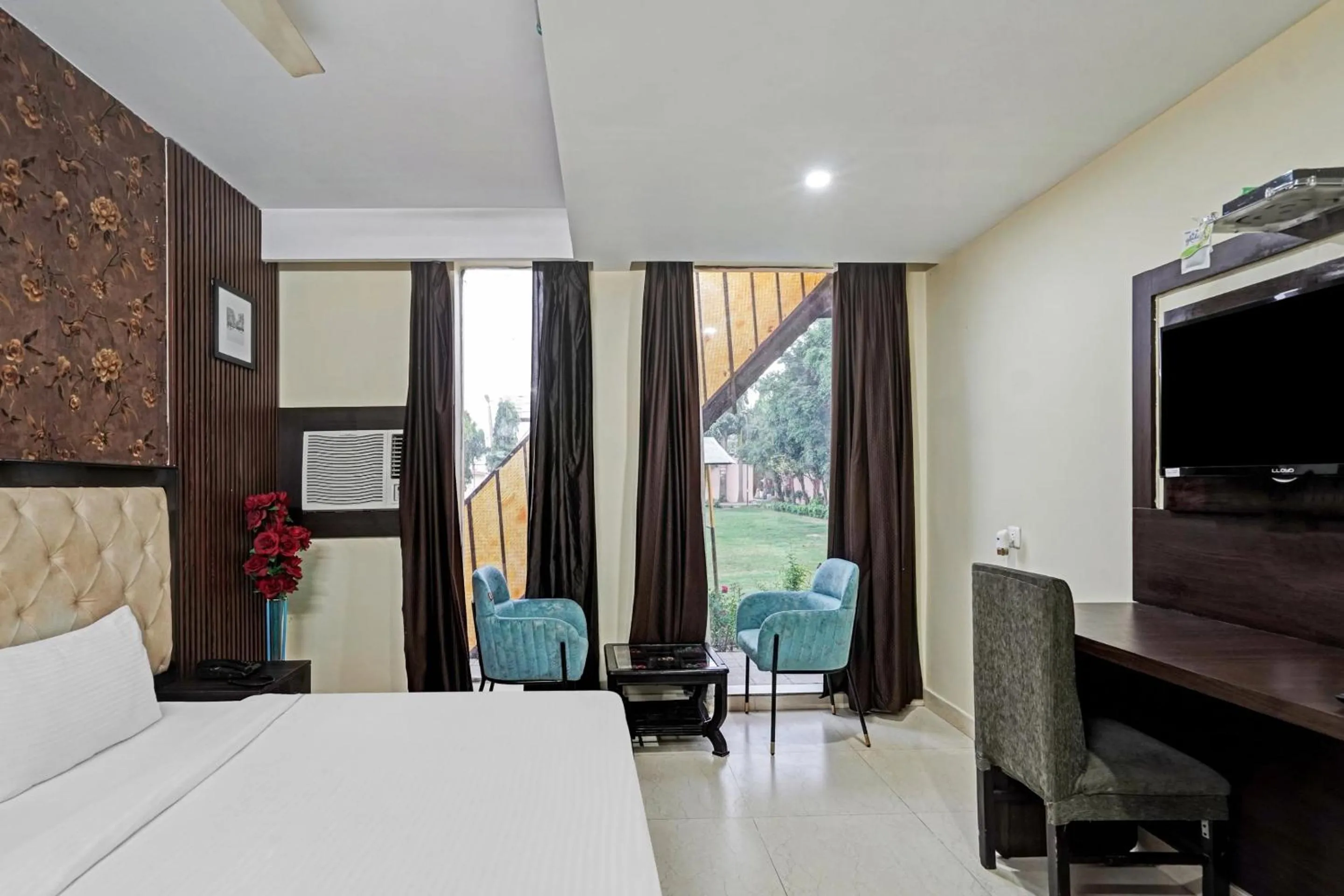 Bedroom in Palette - JPS Residency