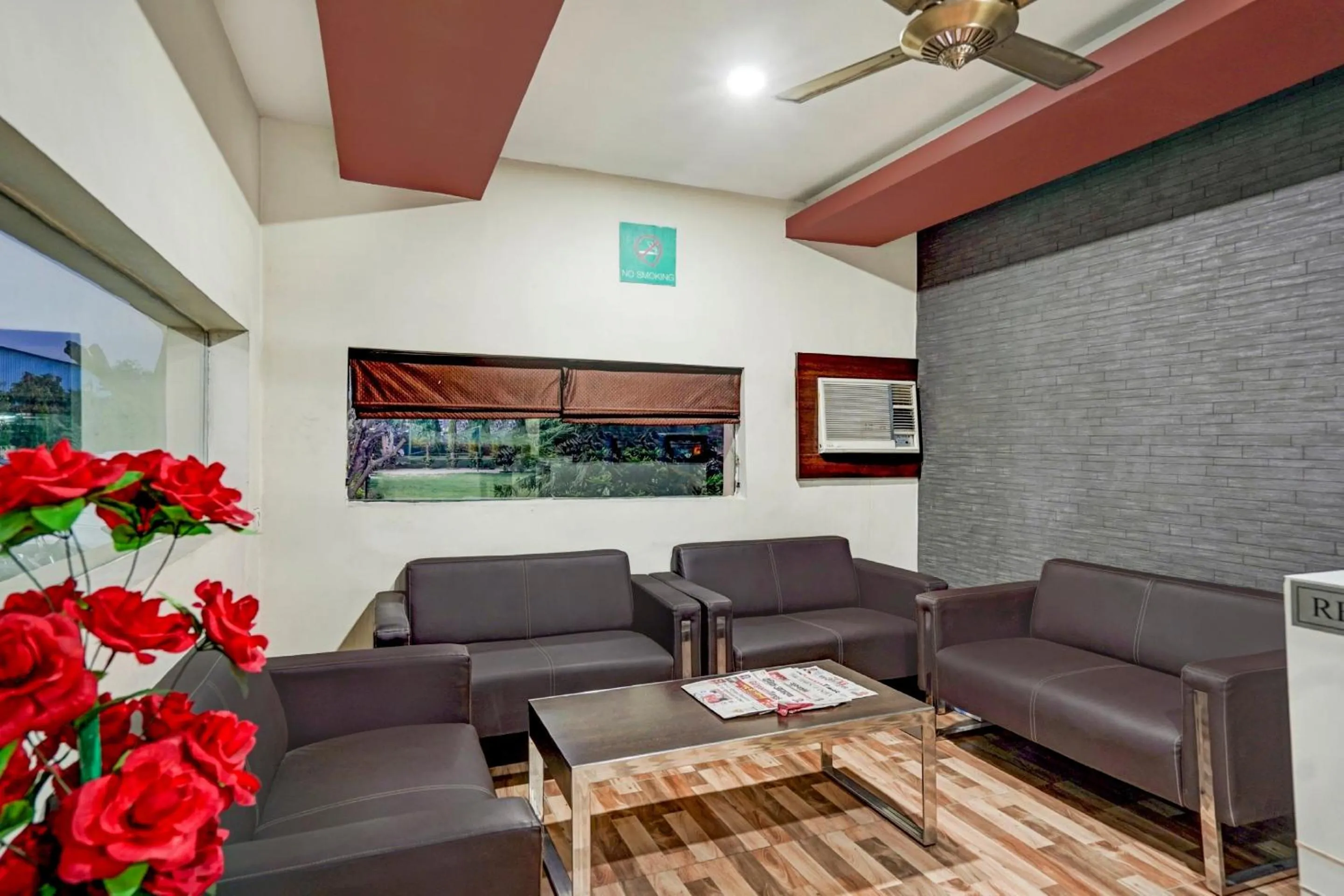 Lobby or reception in Palette - JPS Residency