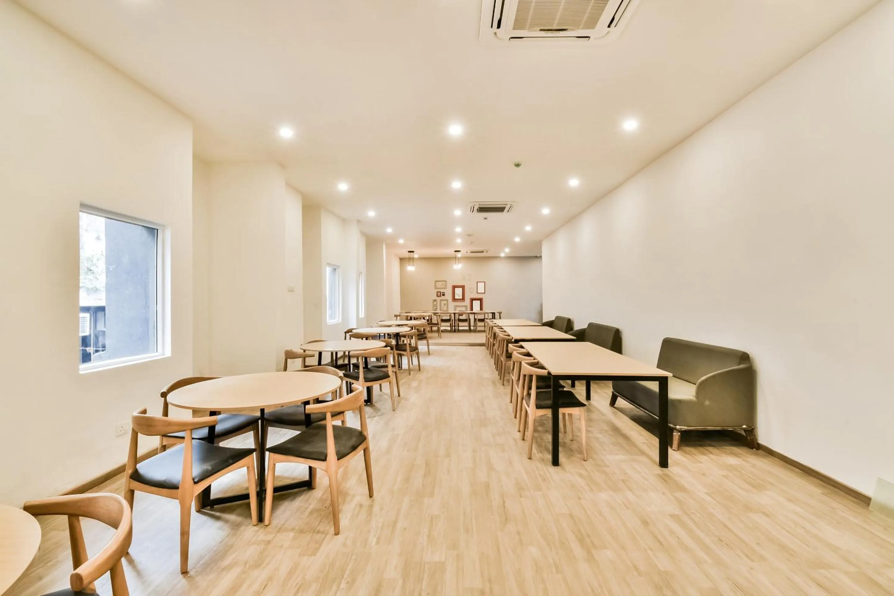 Restaurant/places to eat in Townhouse Menka