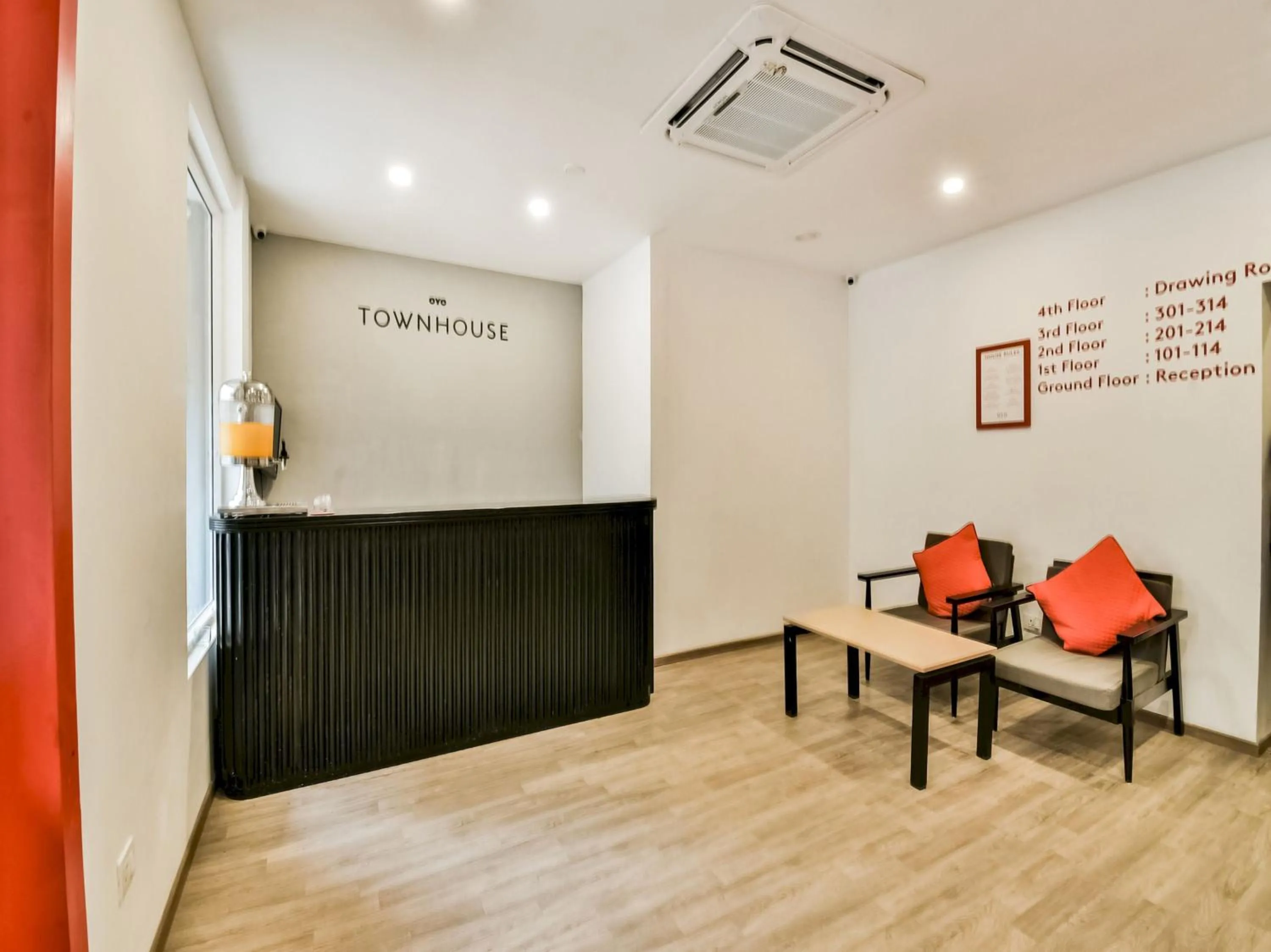 Lobby or reception in Super Townhouse Menka