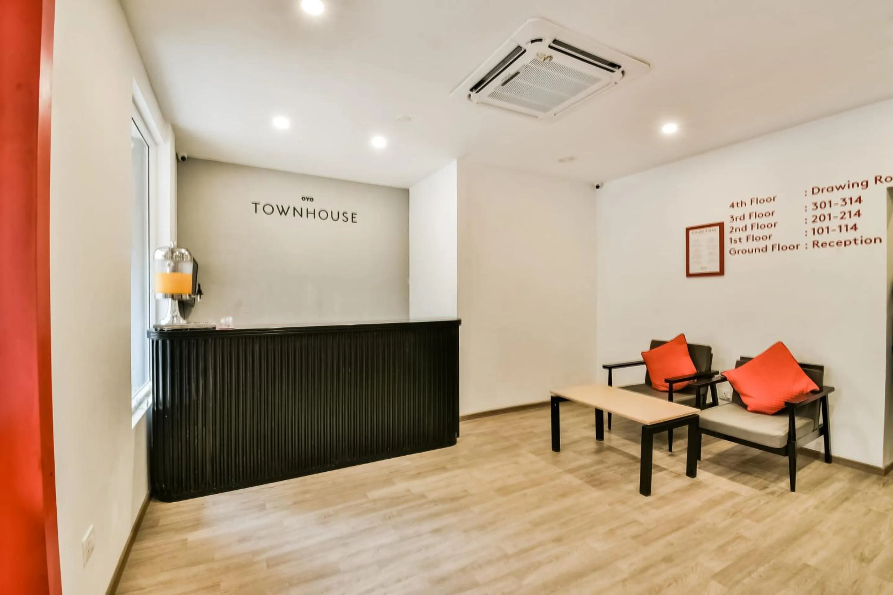 Lobby or reception in Super Townhouse Menka