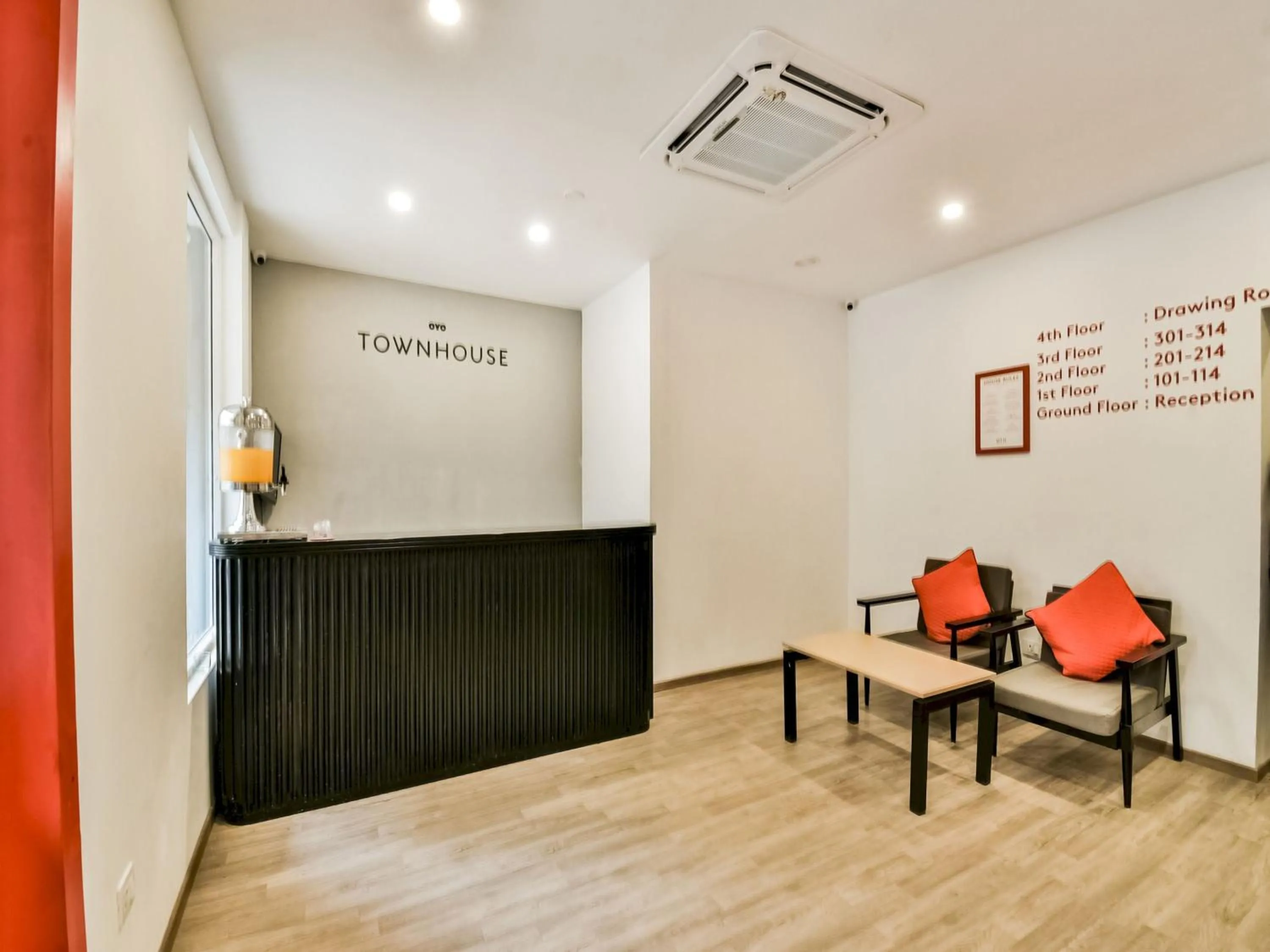 Lobby or reception in Super Townhouse Menka