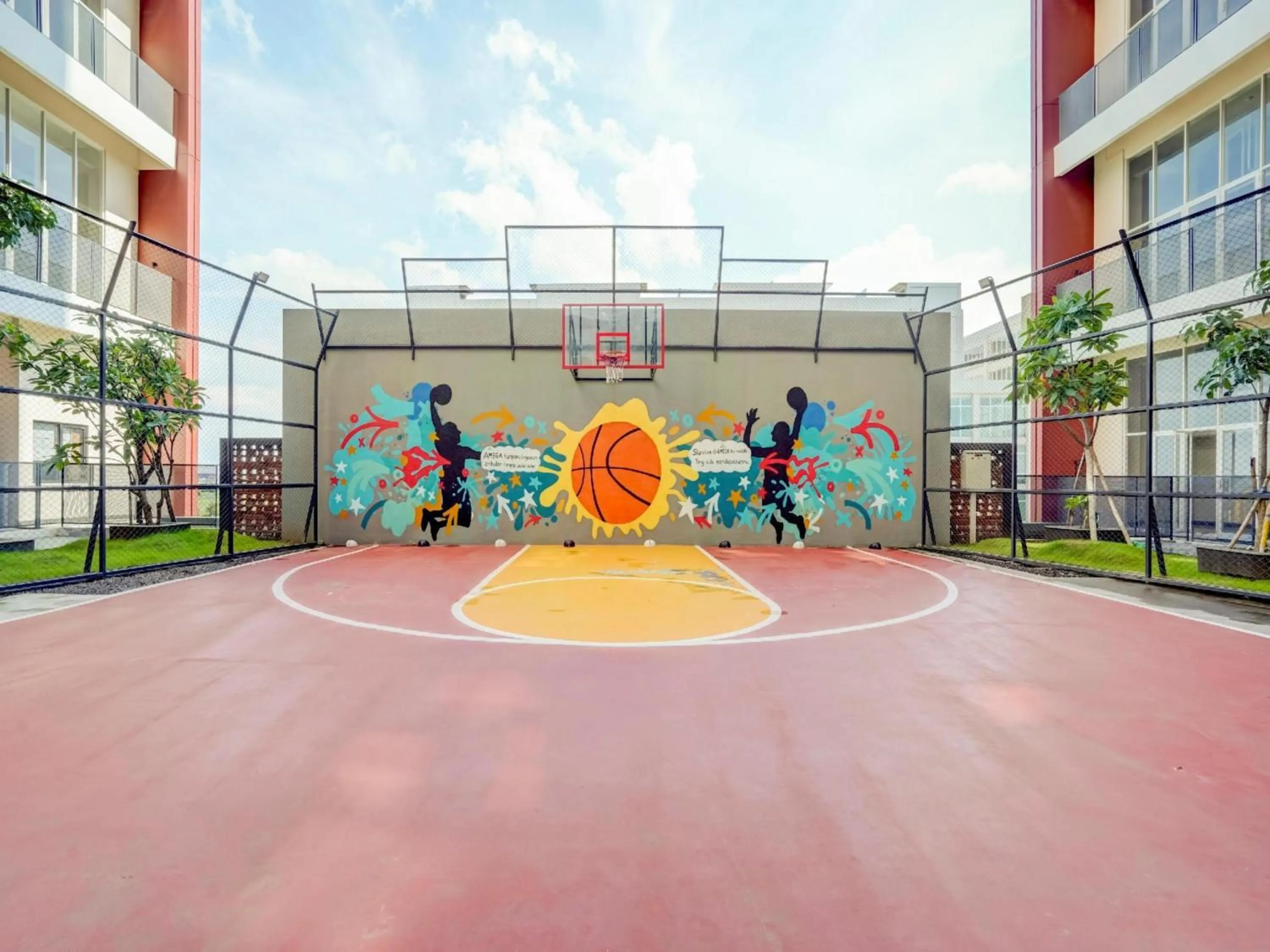 Tennis court in Collection O 30 Amega Crown Sub