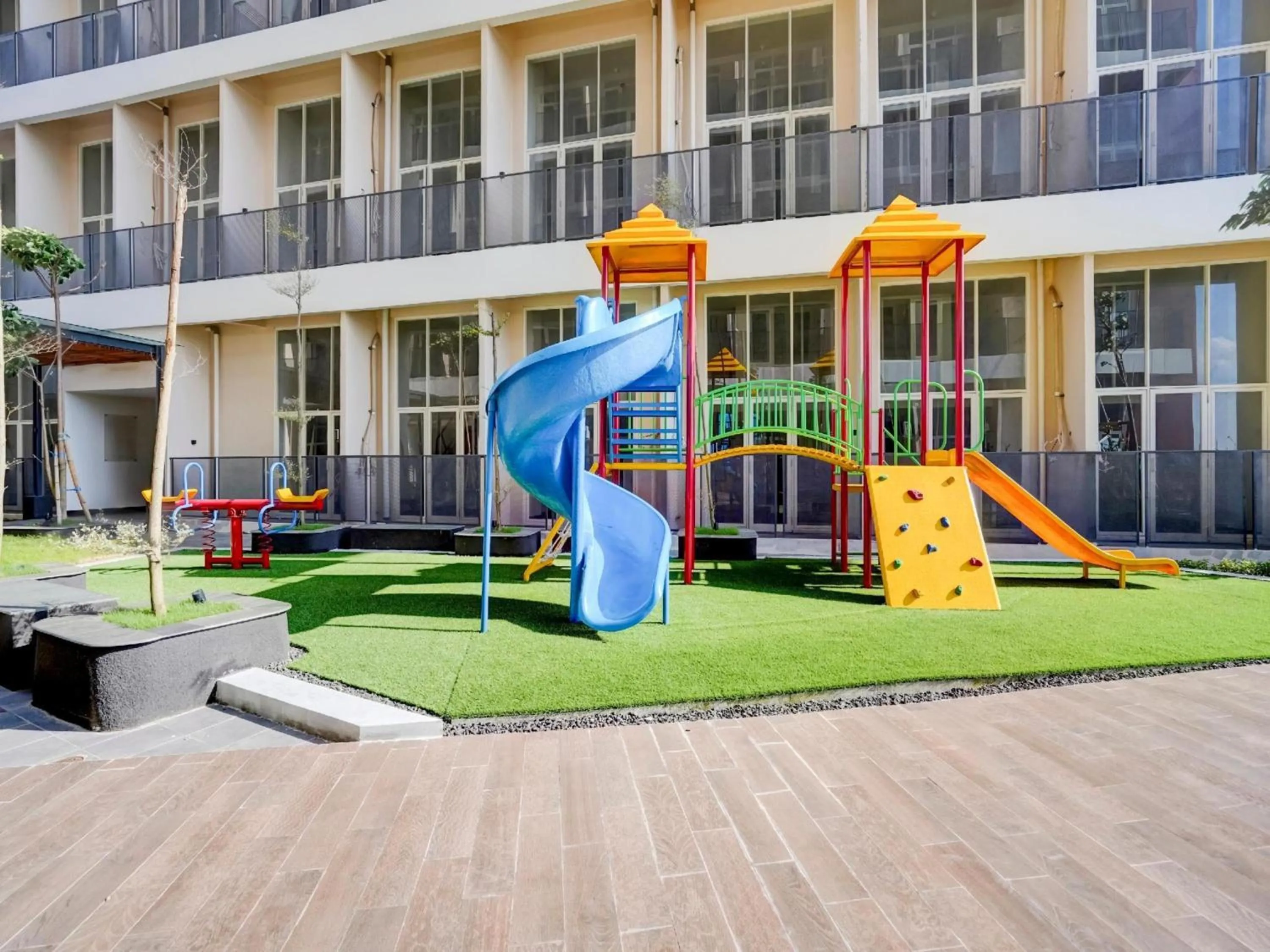 Natural landscape in Collection O 30 Amega Crown Sub