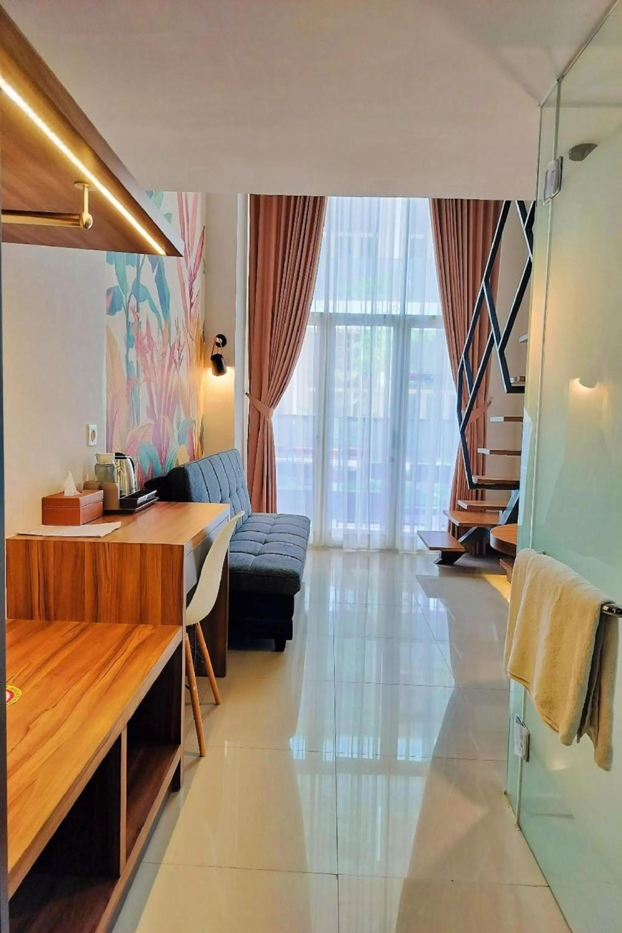 Photo of the whole room in Collection O 30 Amega Crown Sub