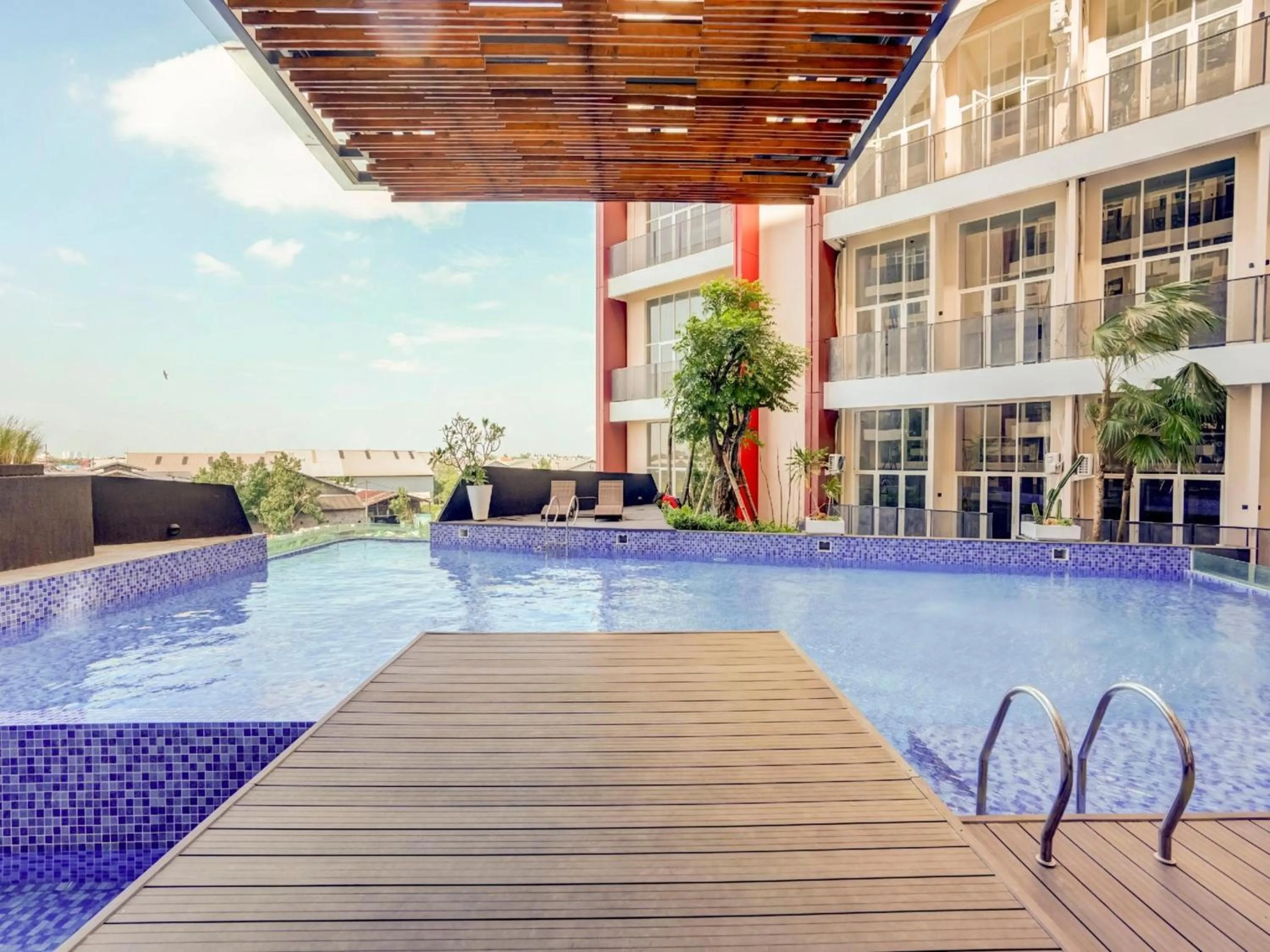 Property building in Collection O 30 Amega Crown Sub