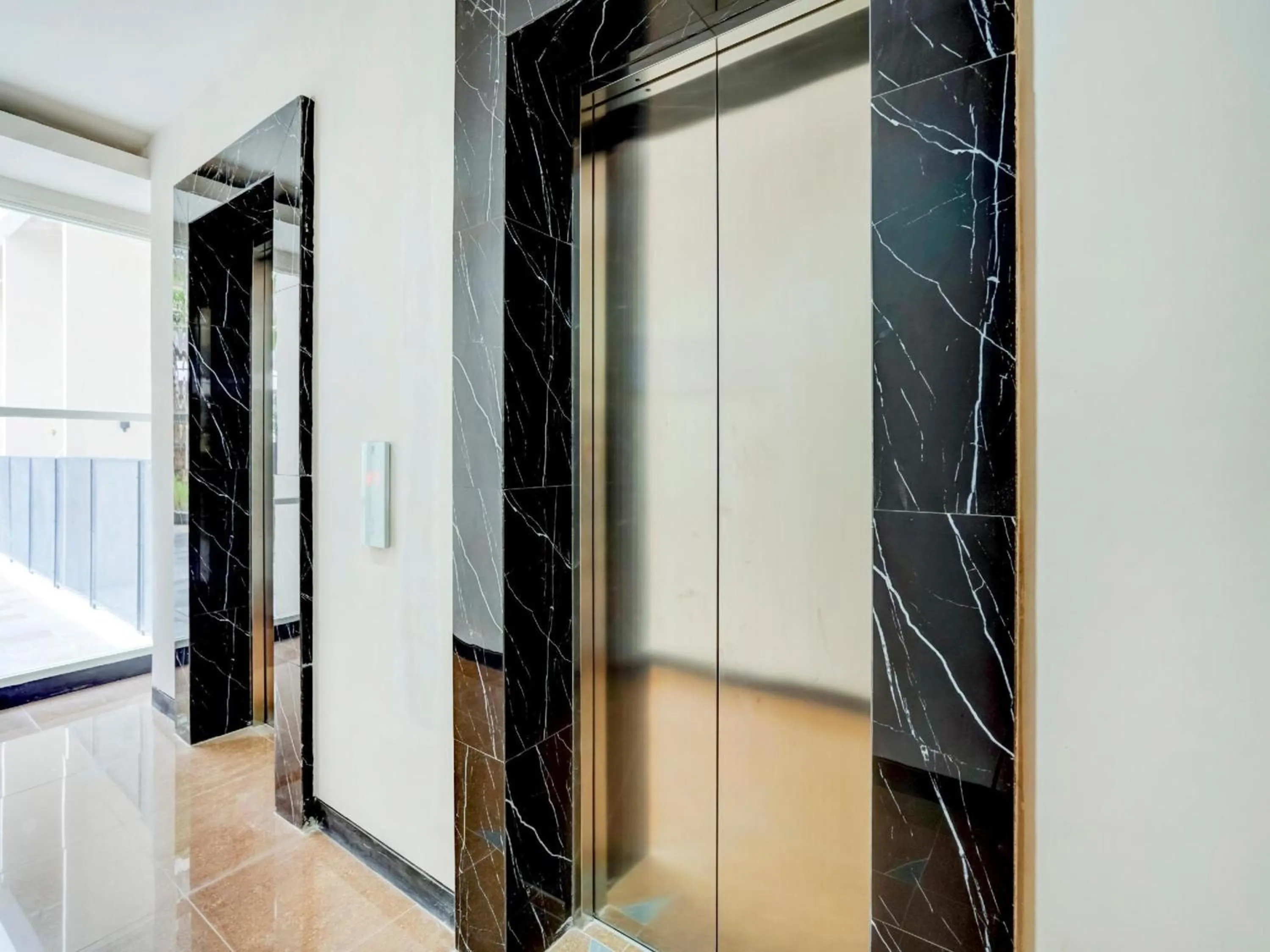 Lobby or reception in Collection O 30 Amega Crown Sub