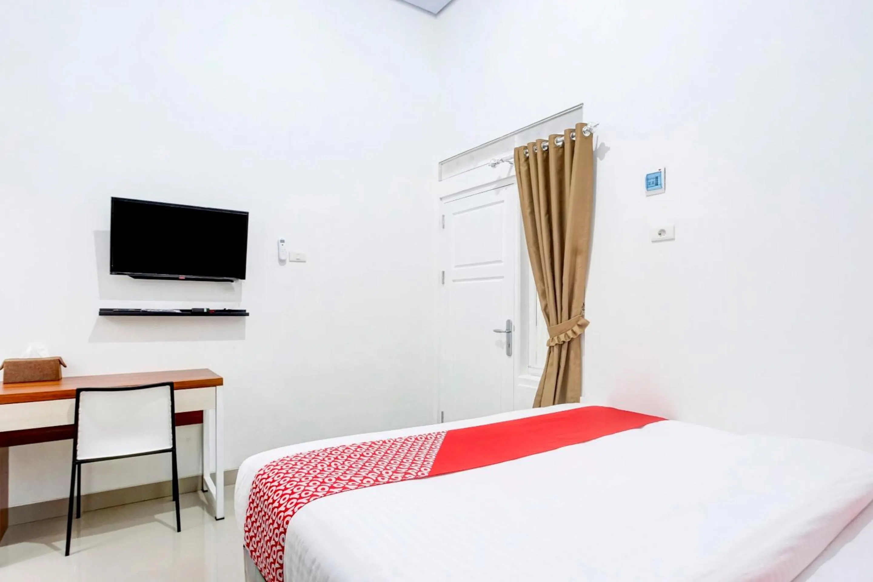 Bedroom, Bed in RedDoorz Plus Syariah near Exit Toll ITERA Lampung 2