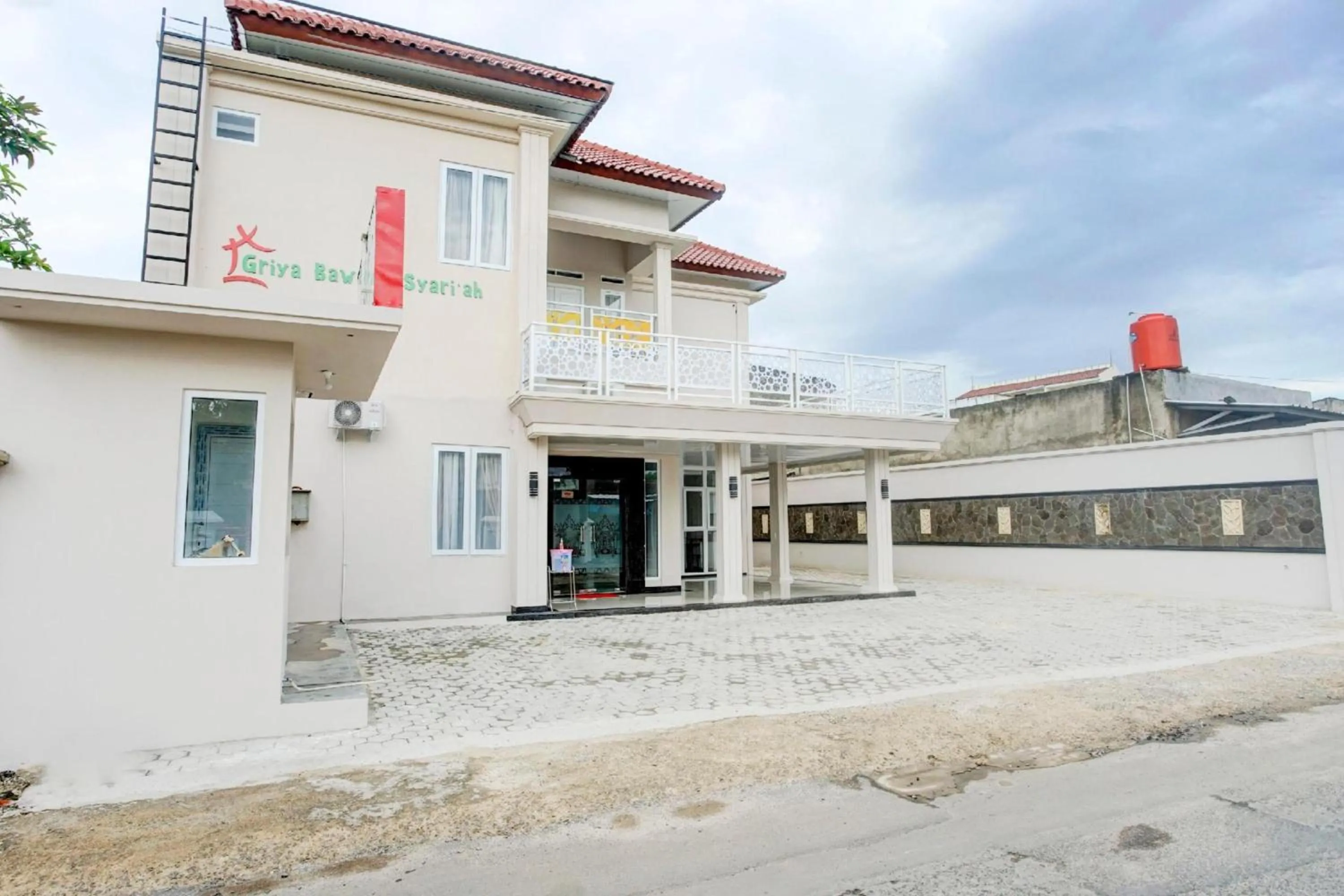 Facade/entrance in Hotel O Sukarame Near Imanuel Hospital Way Halim Formerly Hotel Griya Bawean
