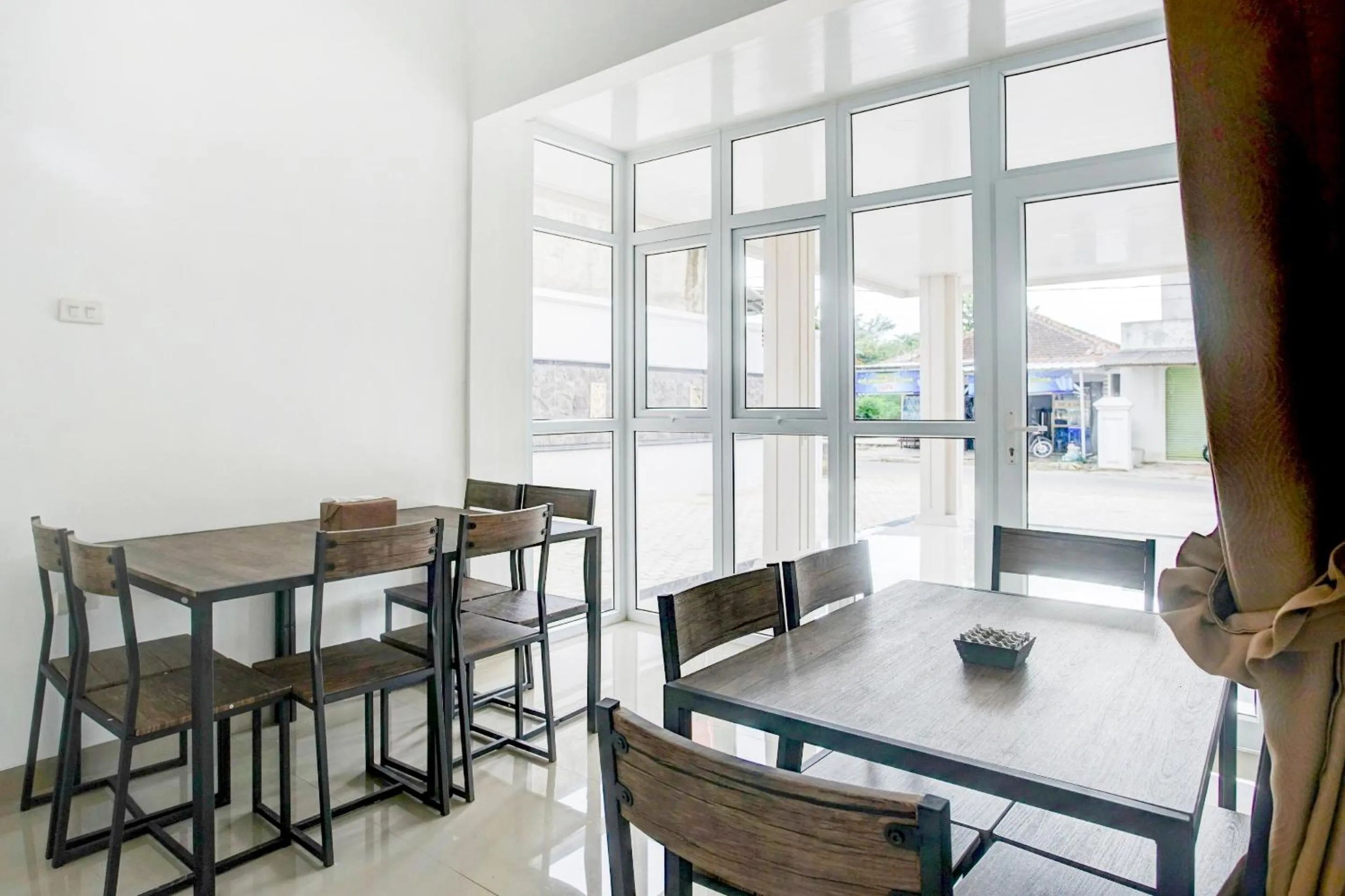 Lobby or reception in RedDoorz Plus Syariah near Exit Toll ITERA Lampung 2