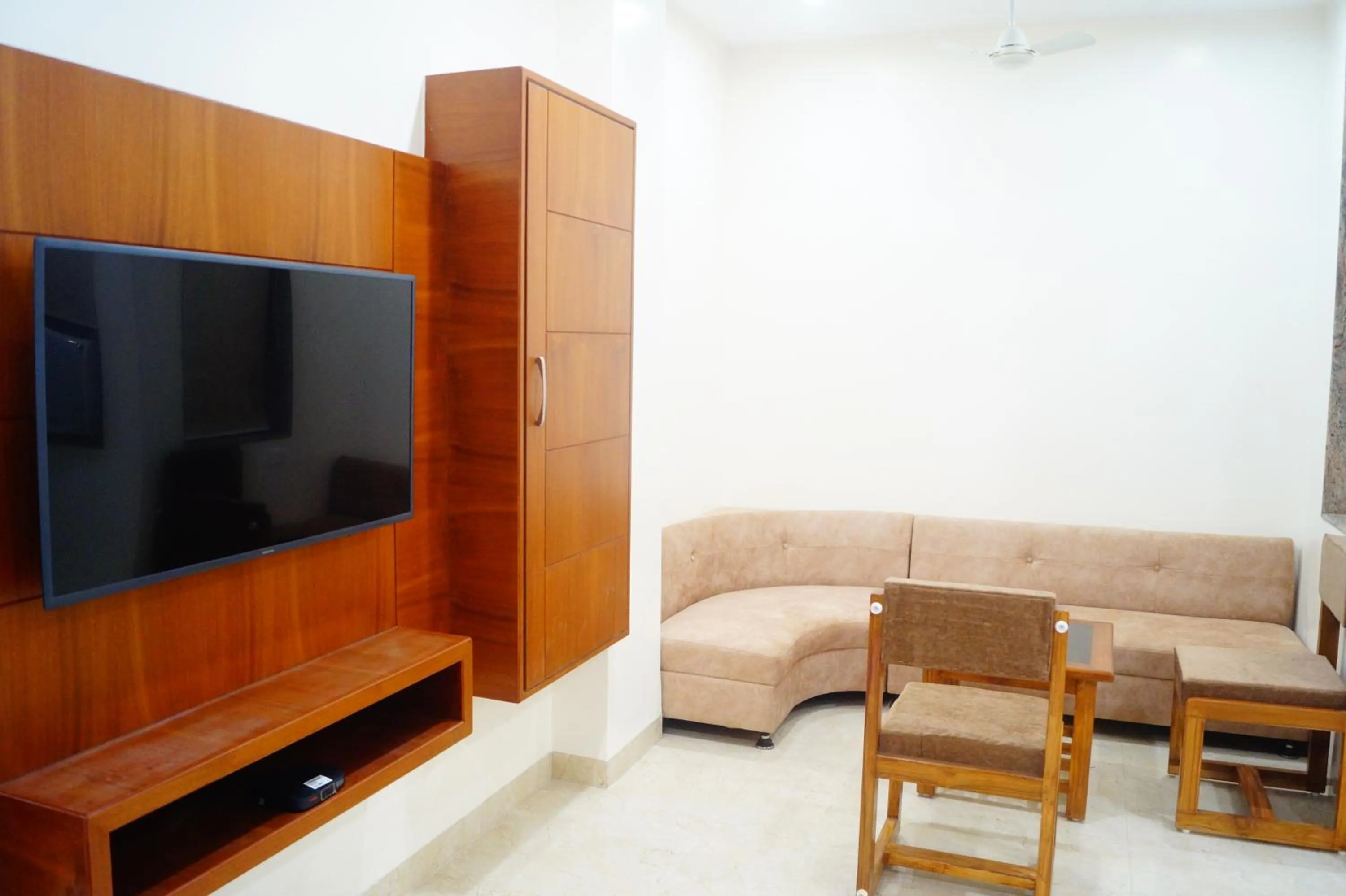 TV and multimedia in Hotel Shree Shyam International