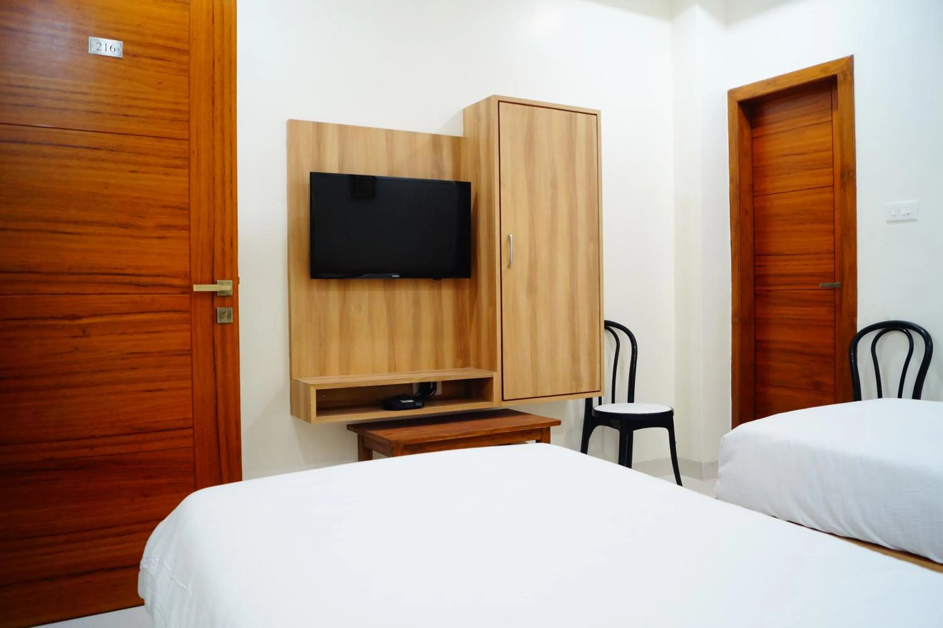 TV and multimedia, Bed in Hotel Shree Shyam International