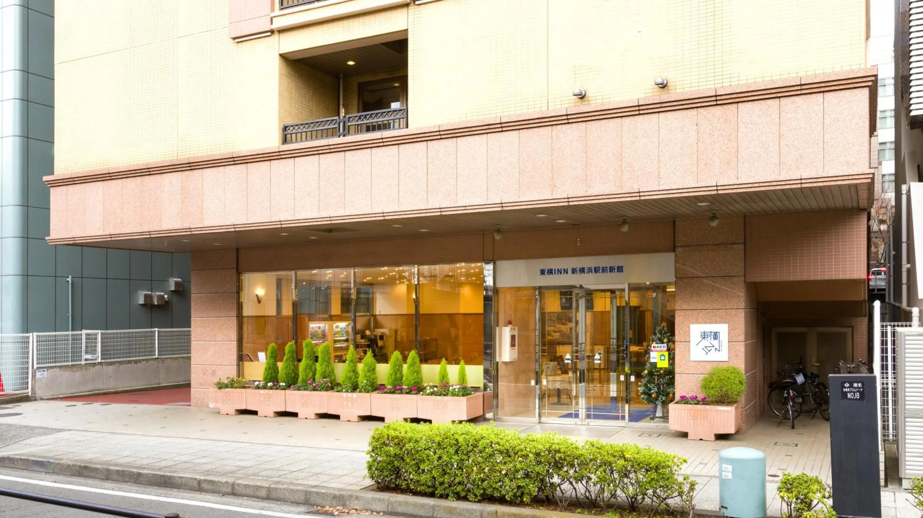 Facade/entrance in Toyoko Inn Shin-yokohama Ekimae Shinkan