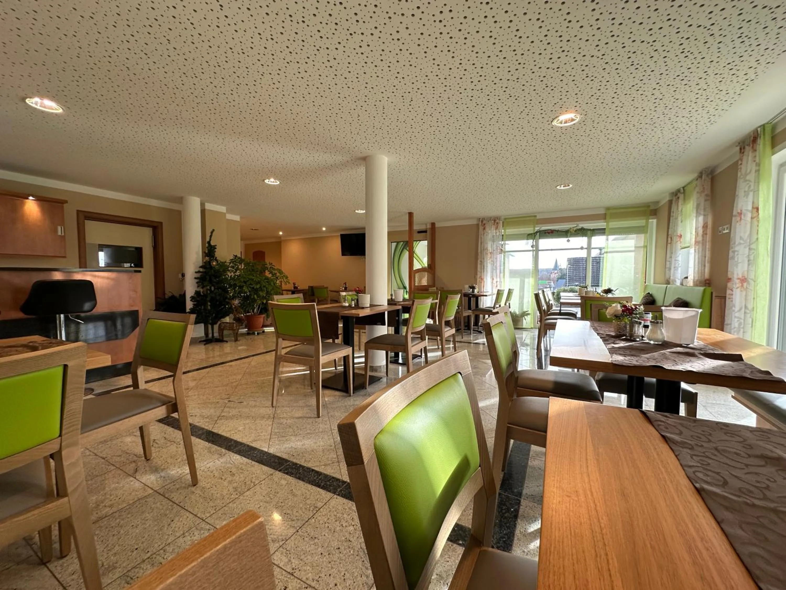 Restaurant/places to eat in ROTHSEE Hotel