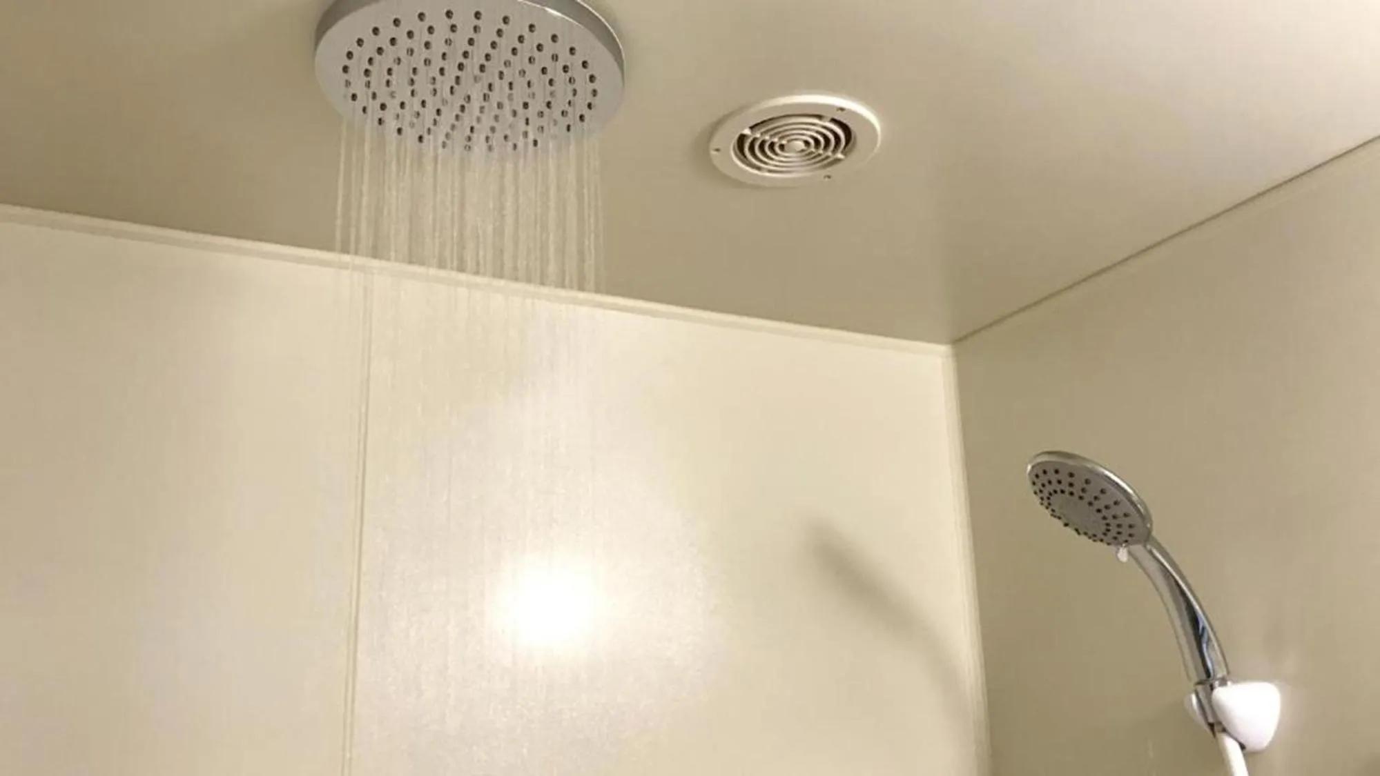 Shower in Toyoko Inn Hiroshima-eki Shinkansen-guchi No.2