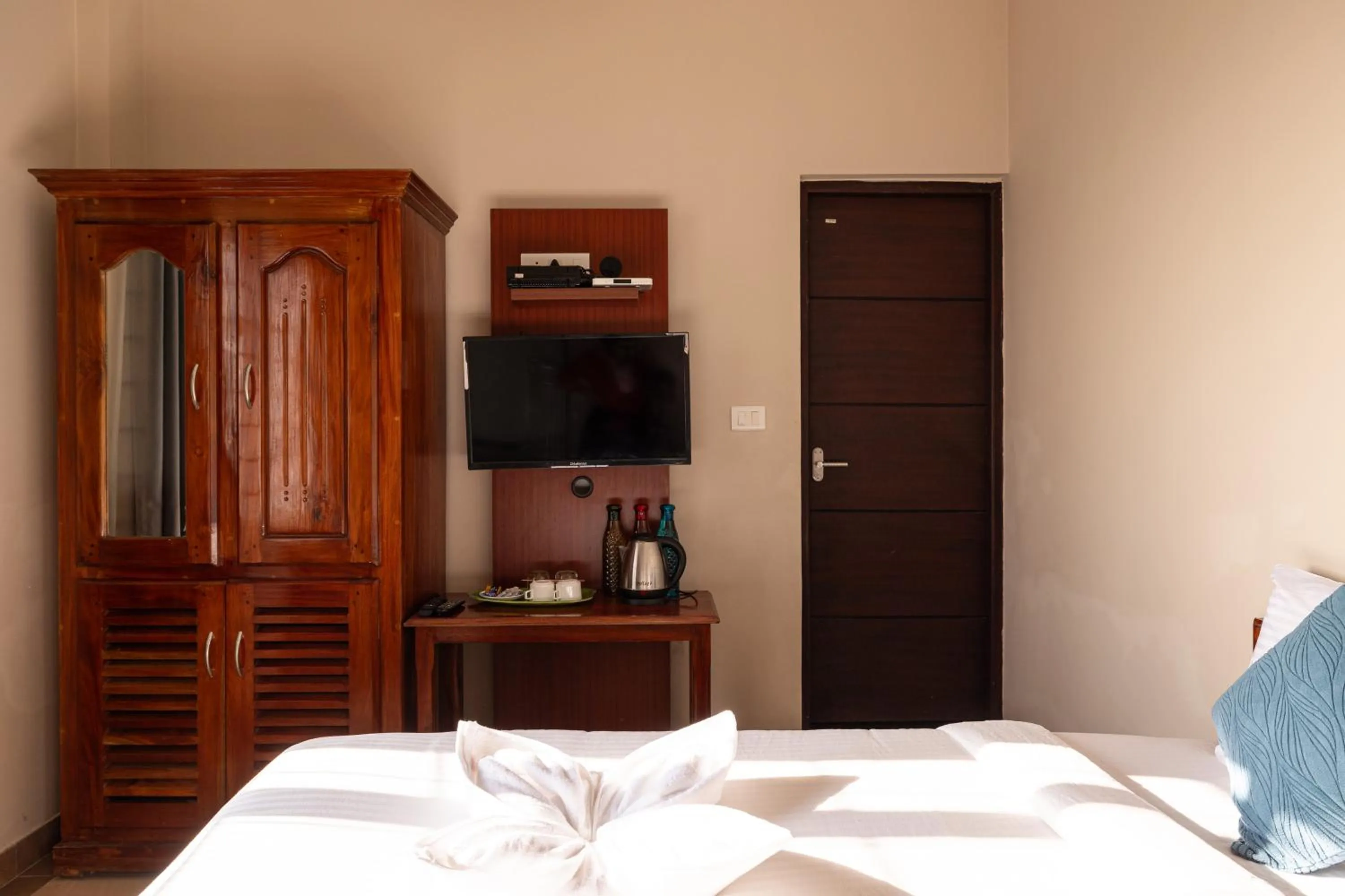 Photo of the whole room, Bed in Avadale Idukki - Stag Groups Not Allowed