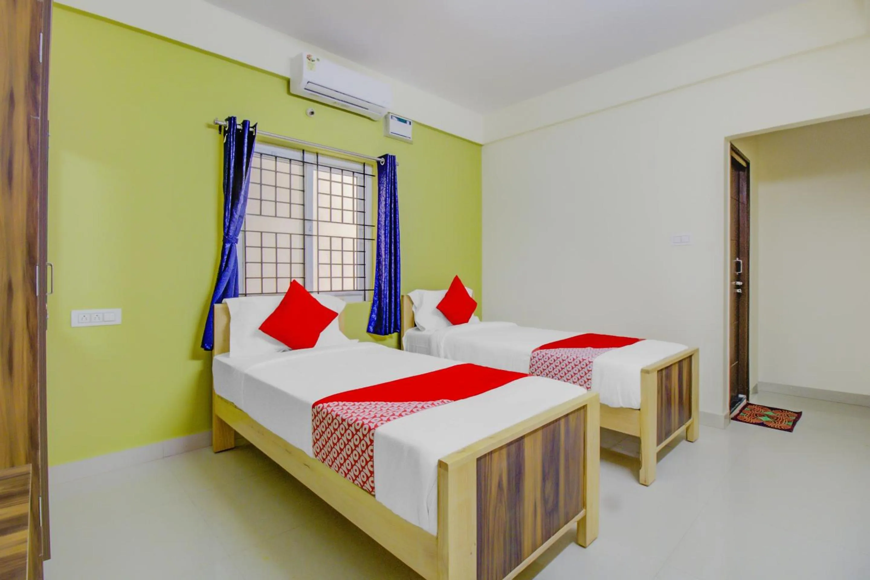 Bedroom, Bed in Hotel O Nelli Suites