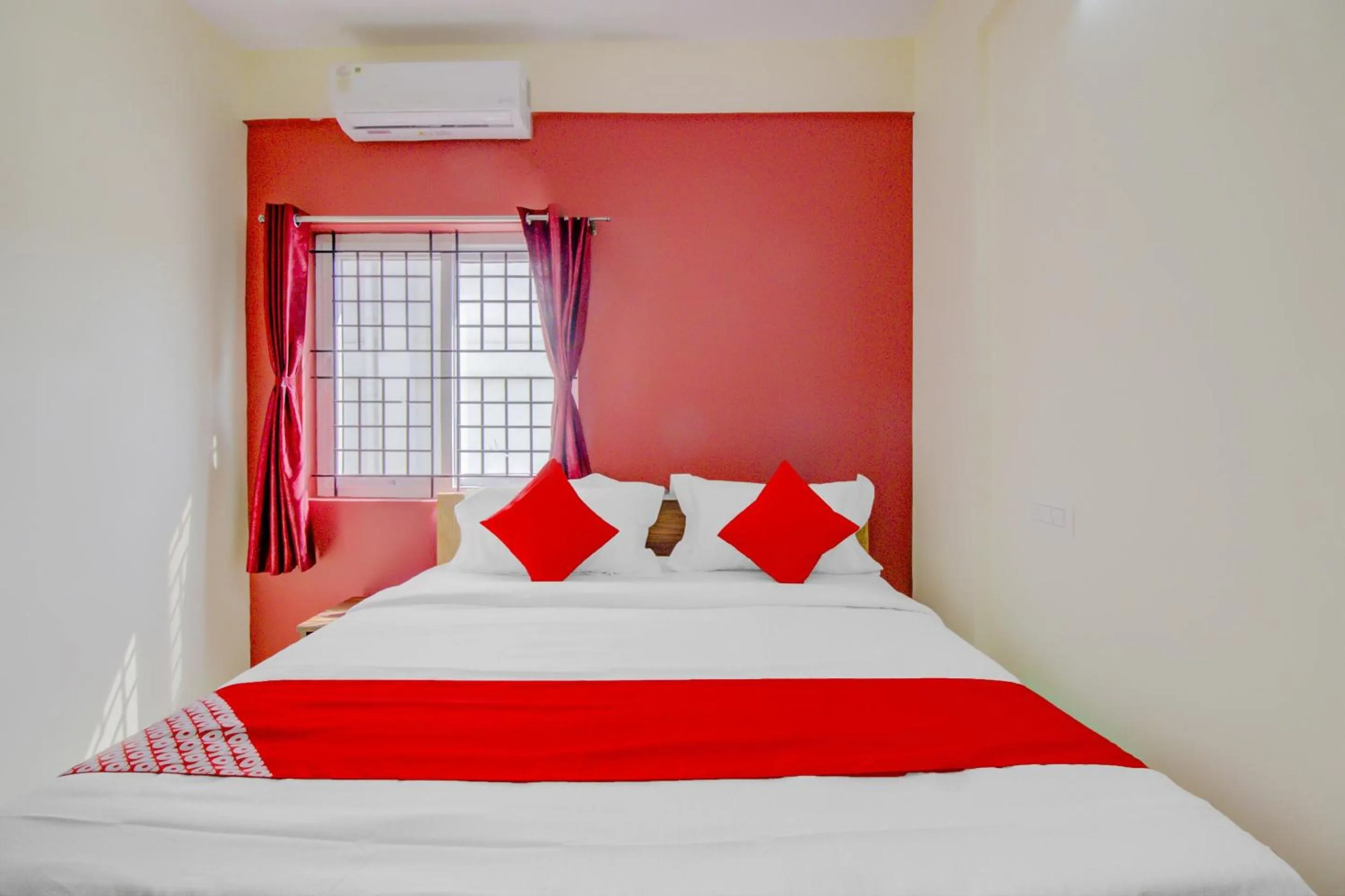 Bedroom, Bed in Hotel O Nelli Suites