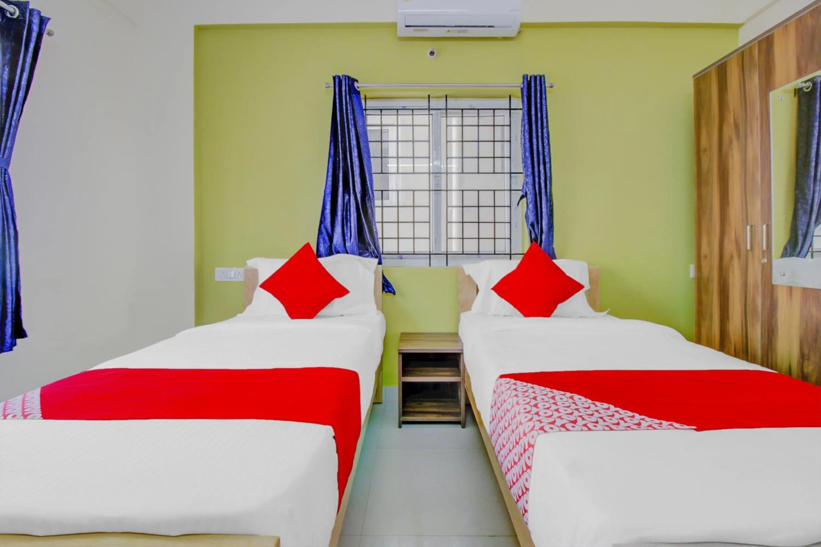 Bedroom, Bed in Hotel O Nelli Suites