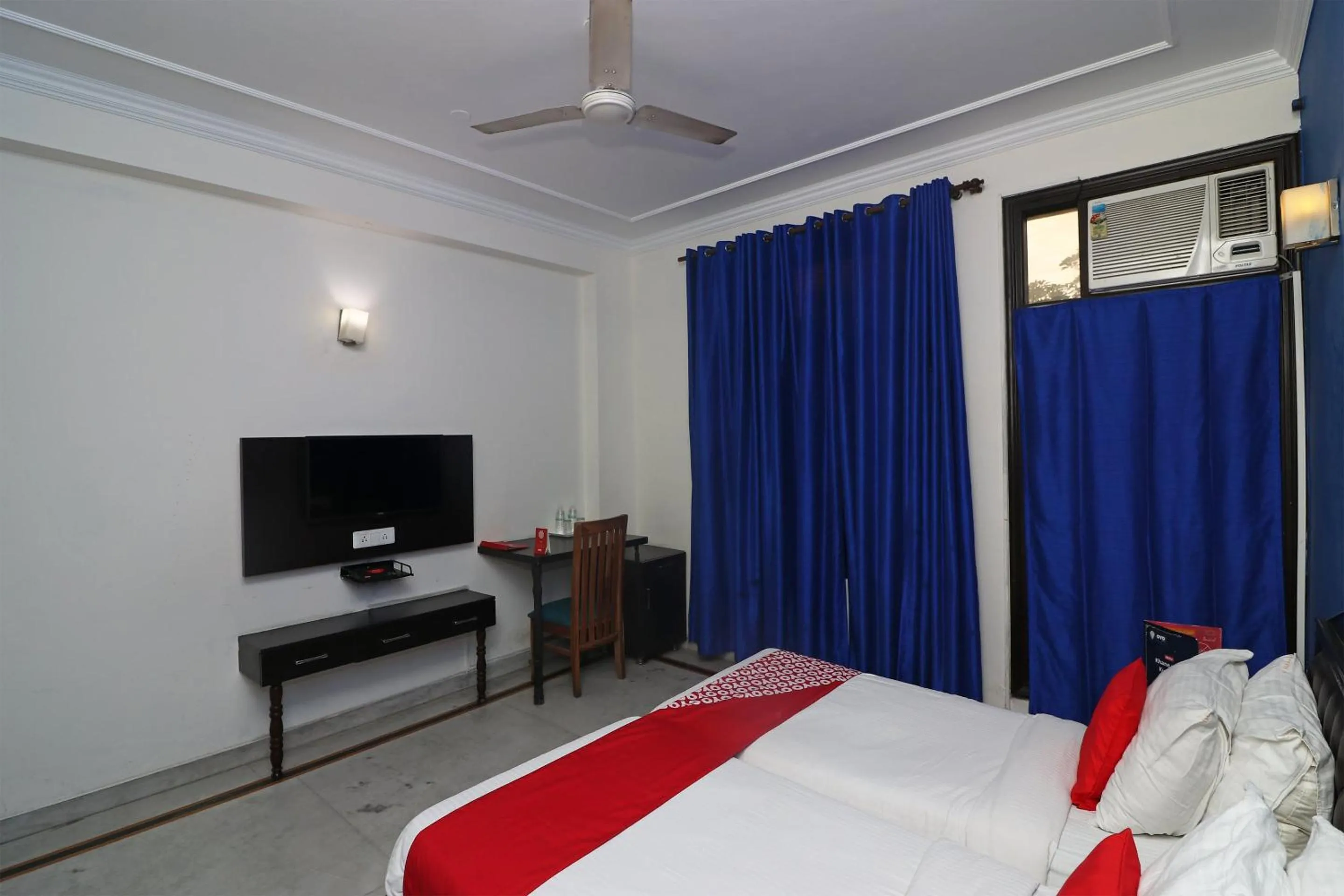 Bedroom in Hotel O Golden Cafe