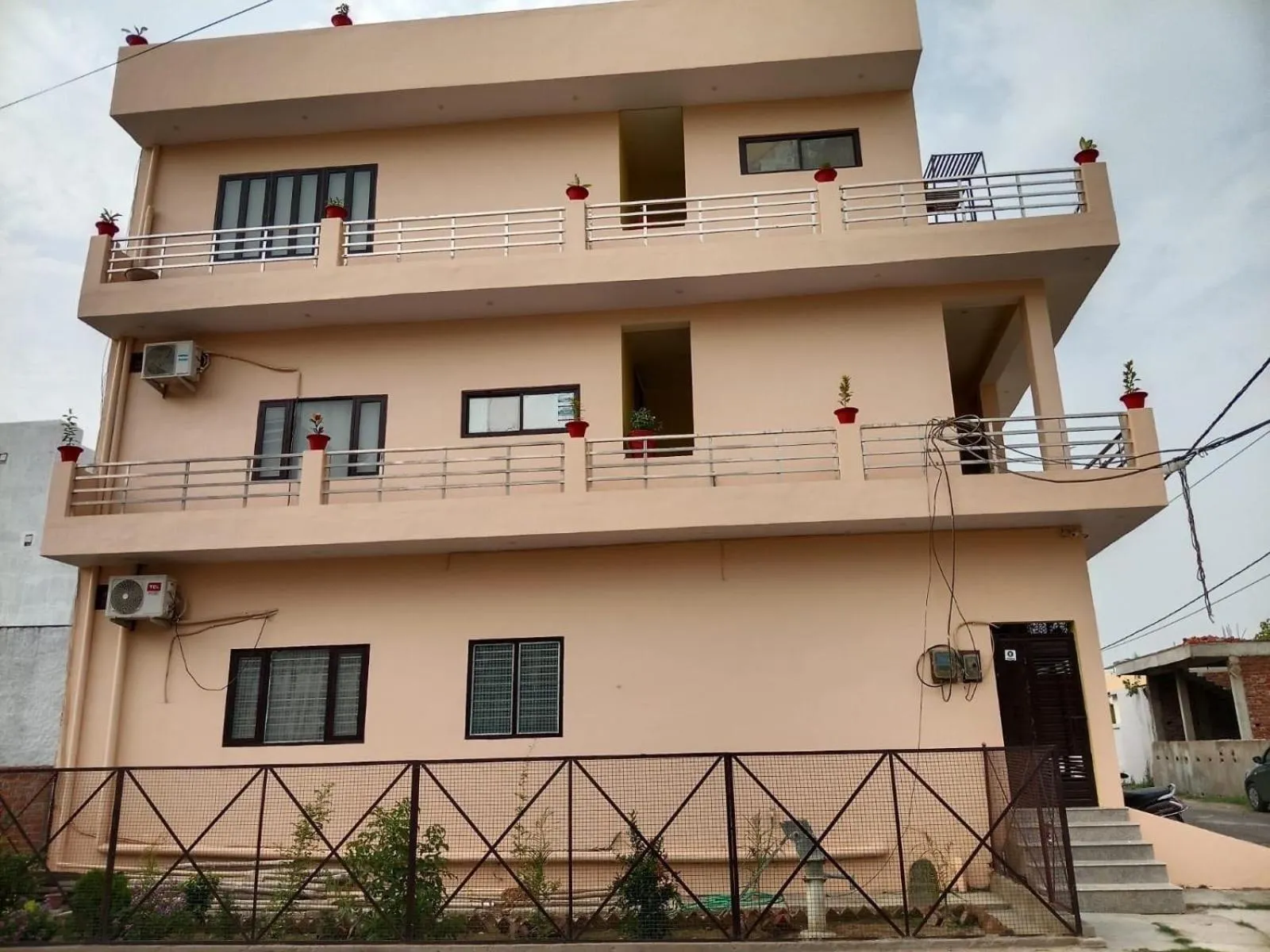 Facade/entrance in Hotel O R K RESIDENCY SGPGI