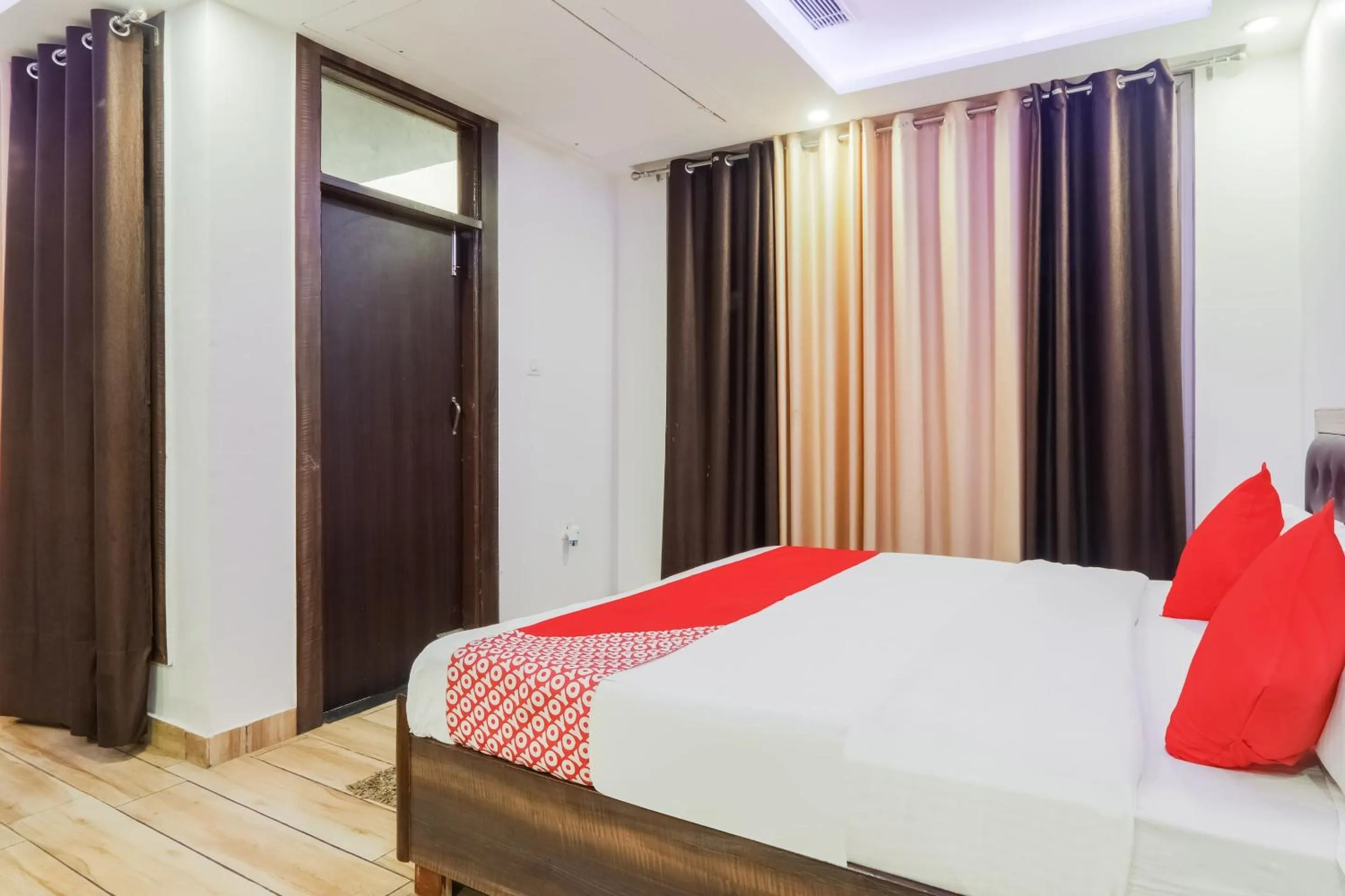 Bedroom, Bed in Hotel O The Maharaja Inn