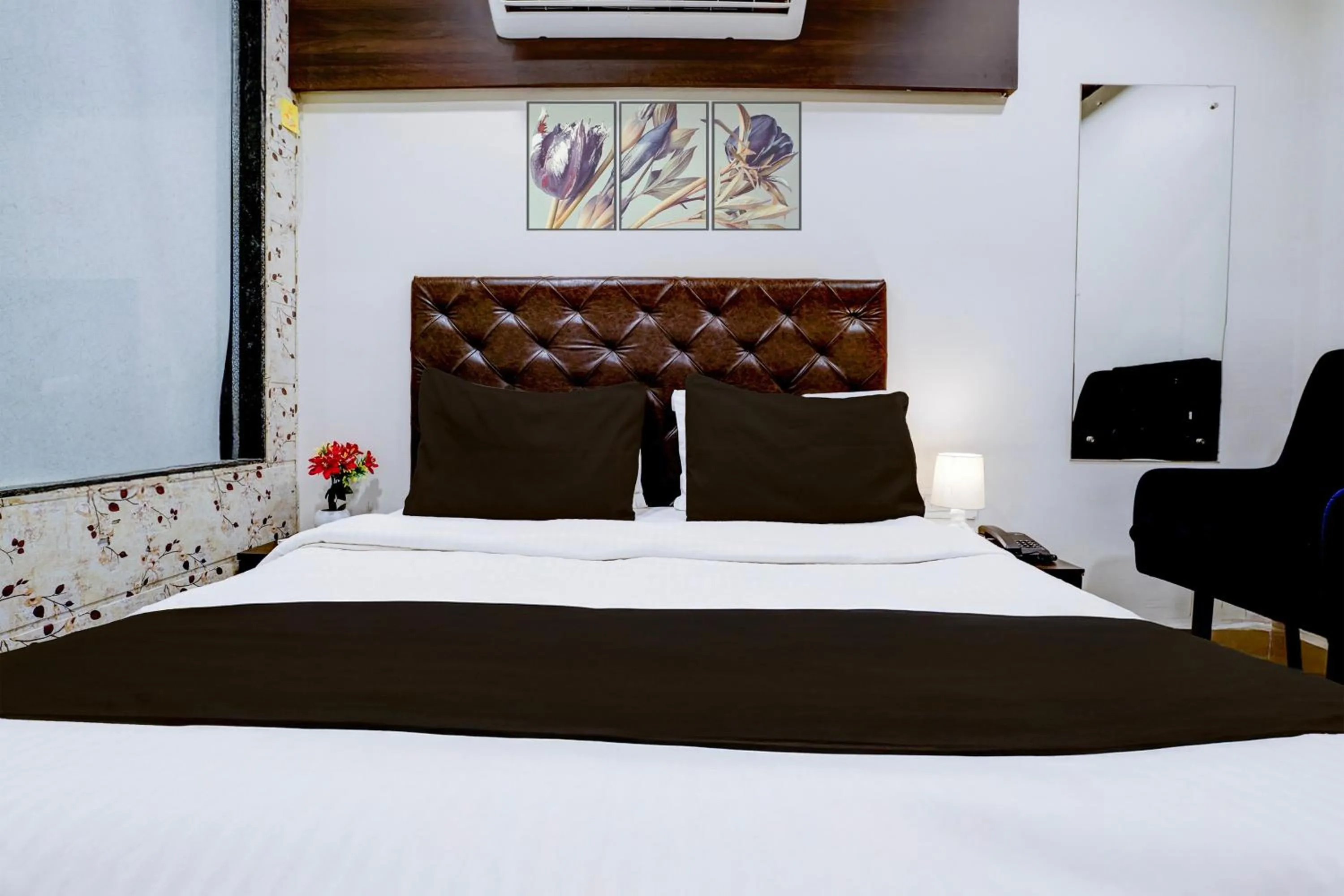 Facade/entrance, Bed in Super Collection O Thane Formerly Dove Residency