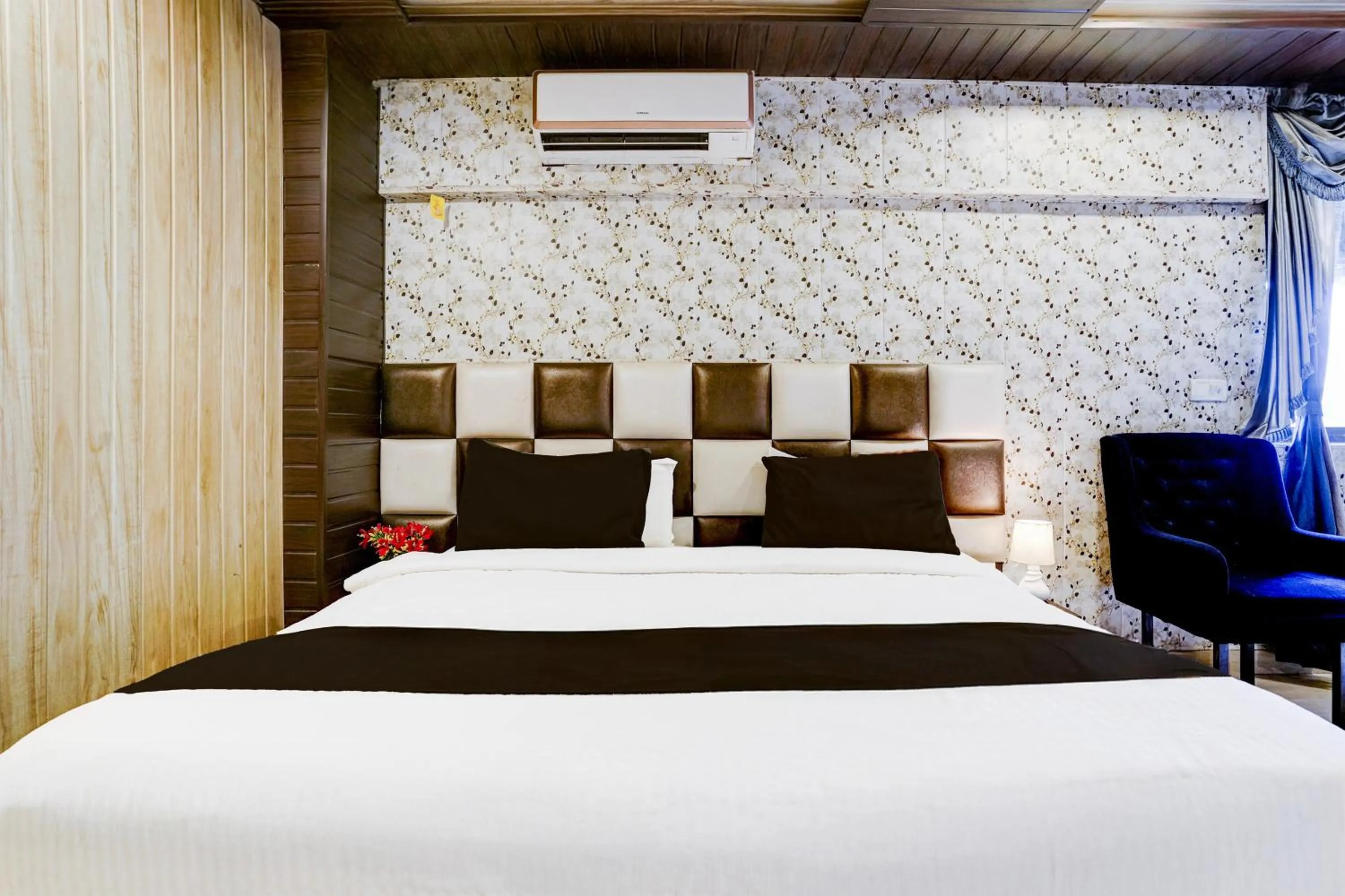 Facade/entrance, Bed in Super Collection O Thane Formerly Dove Residency