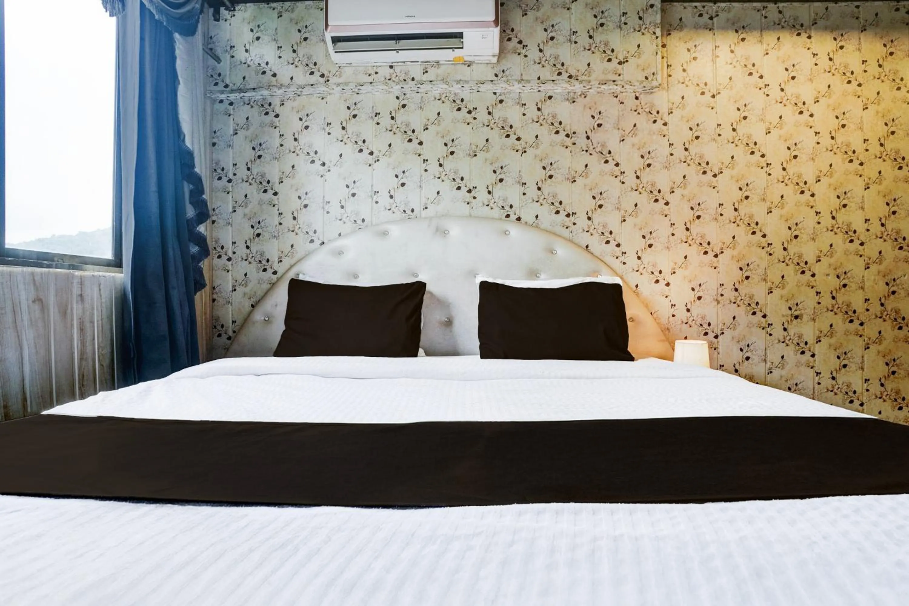 Lobby or reception, Bed in Super Collection O Thane Formerly Dove Residency