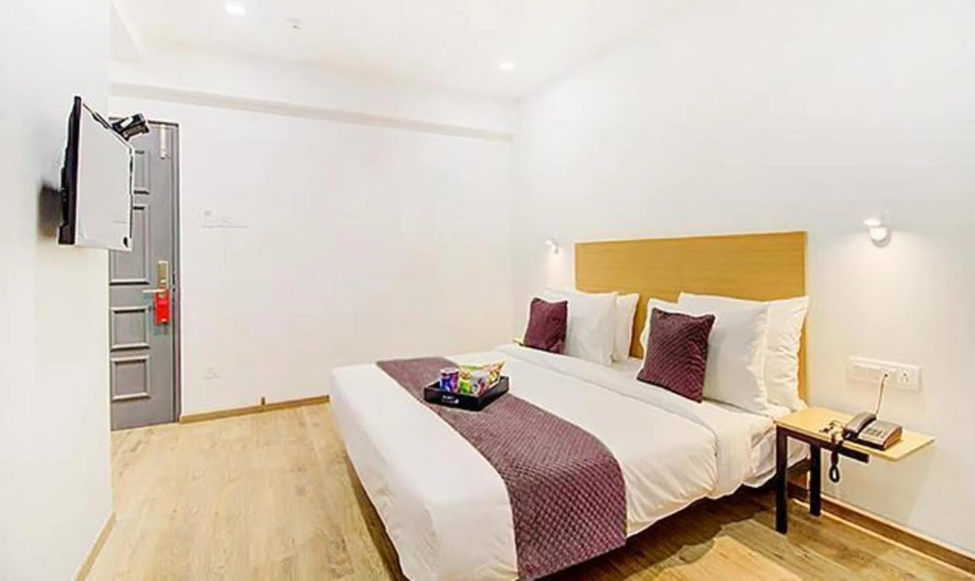 Deluxe Double Room in FabHotel Ashray Residency