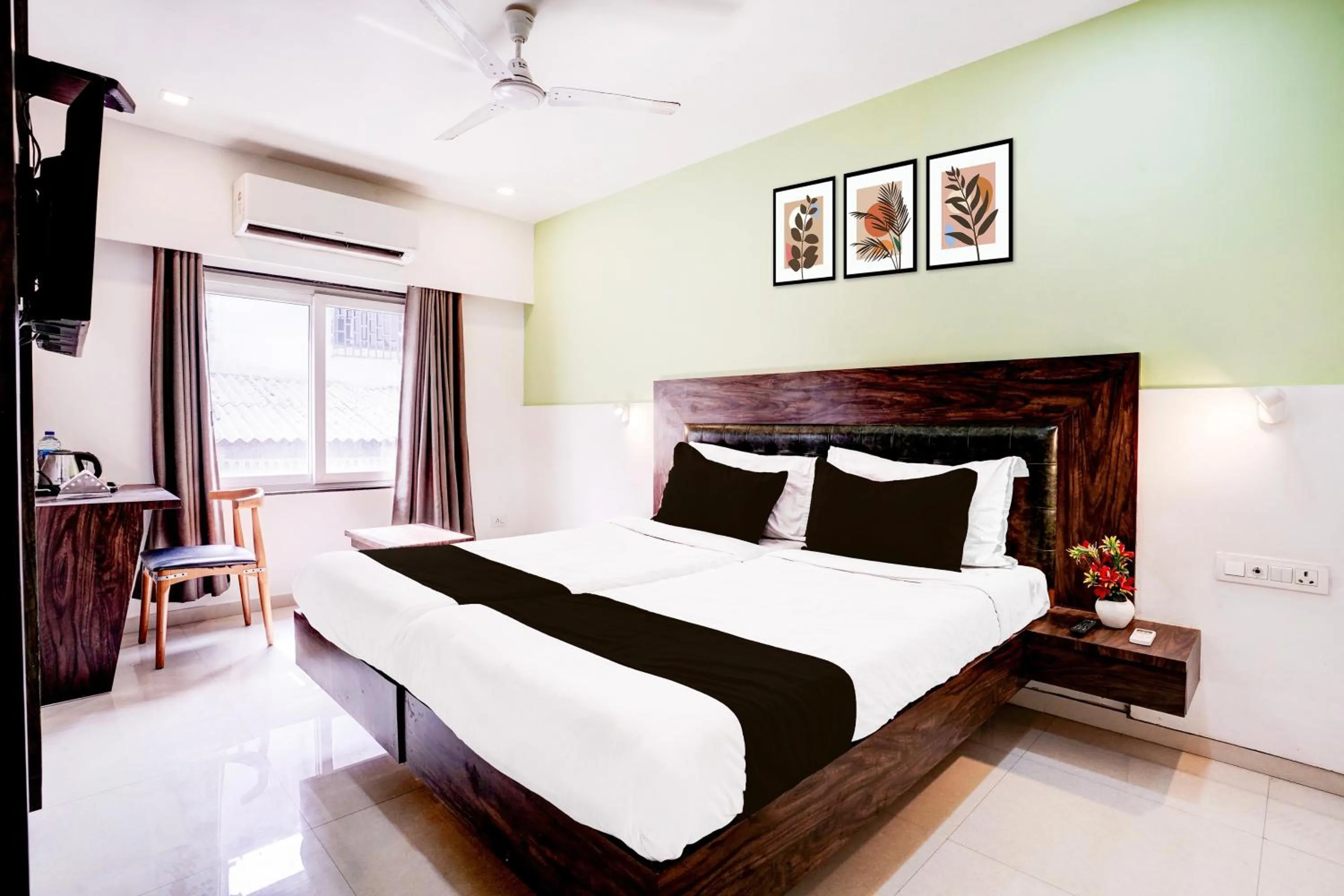 Bedroom, Bed in Super Townhouse OAK Kopar Khairane Navi Mumbai Formerly IVY Hotel