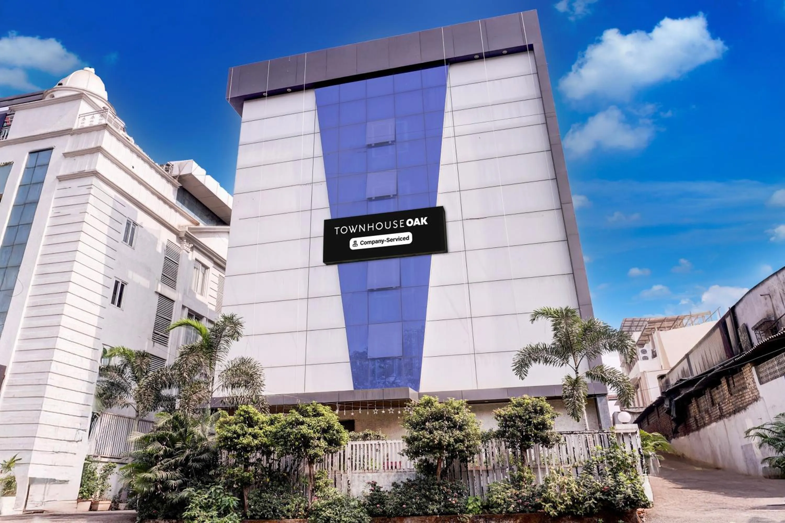 Facade/entrance in Super Townhouse OAK Kopar Khairane Navi Mumbai Formerly IVY Hotel