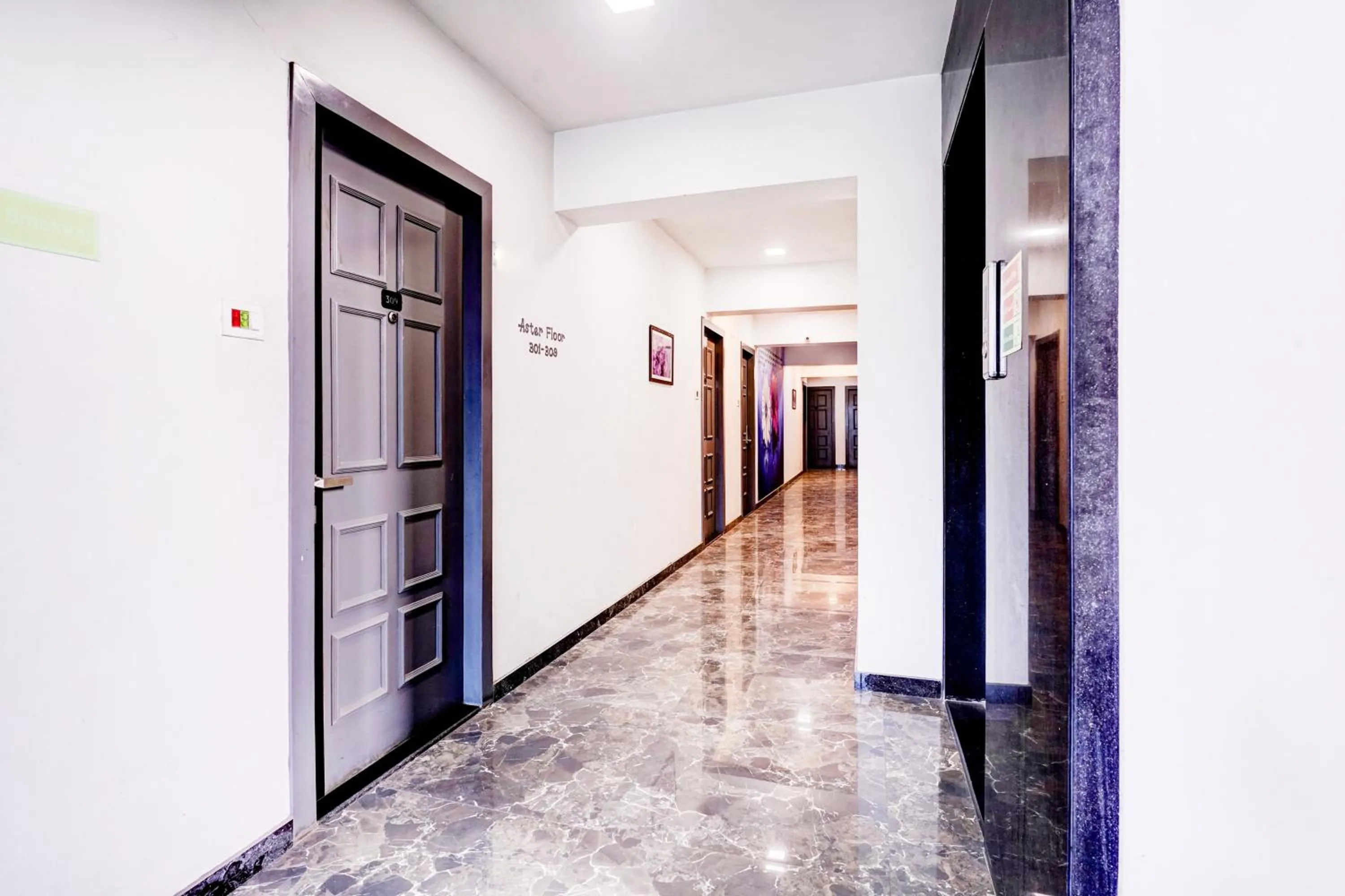 Lobby or reception in FabHotel Ashray Residency