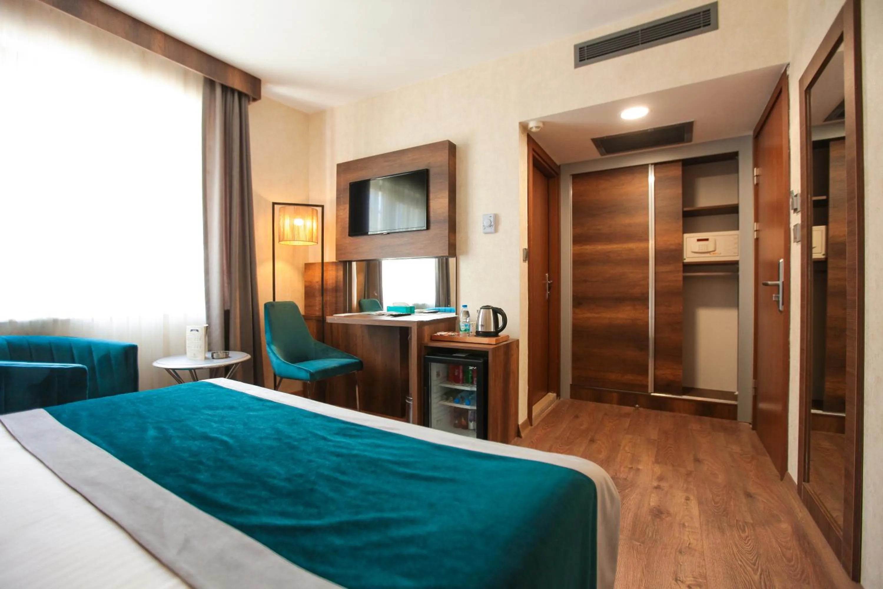 Massage, Bed in The Life Hotel & Spa