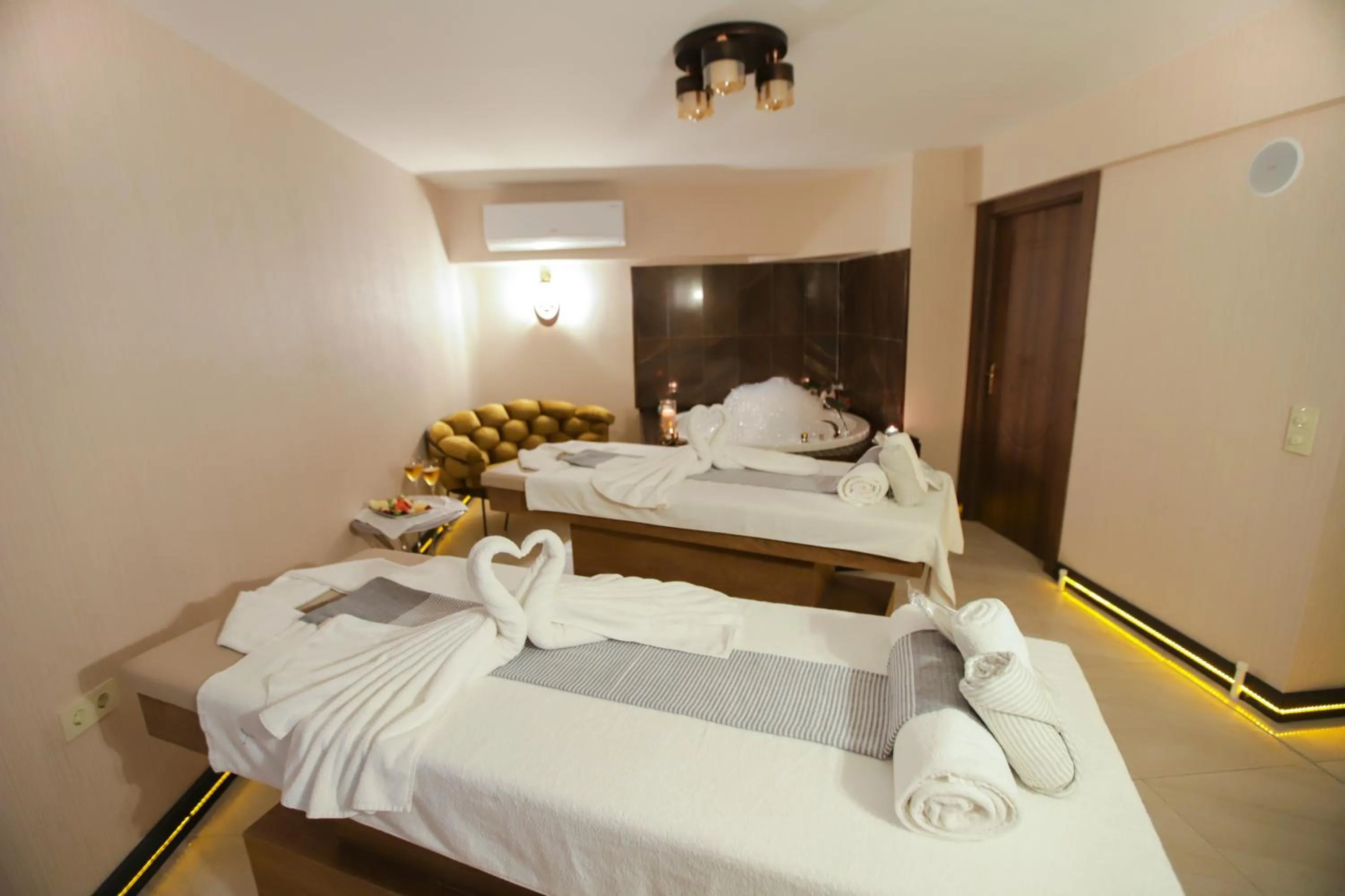 Spa and wellness centre/facilities, Bed in The Life Hotel & Spa