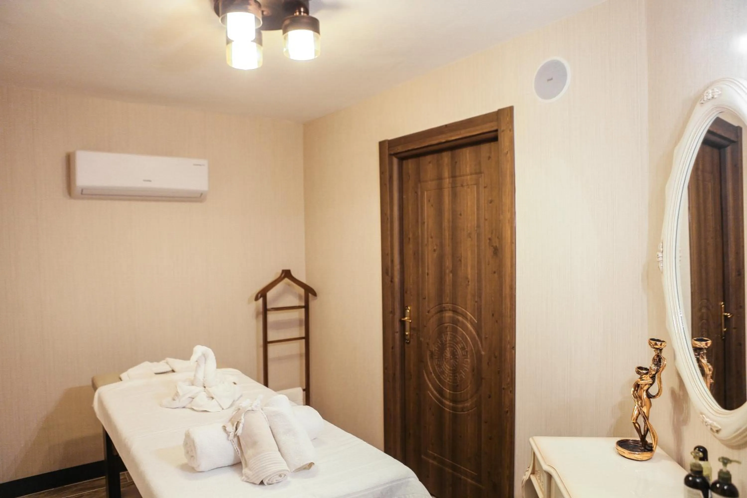 Spa and wellness centre/facilities, Bed in The Life Hotel & Spa